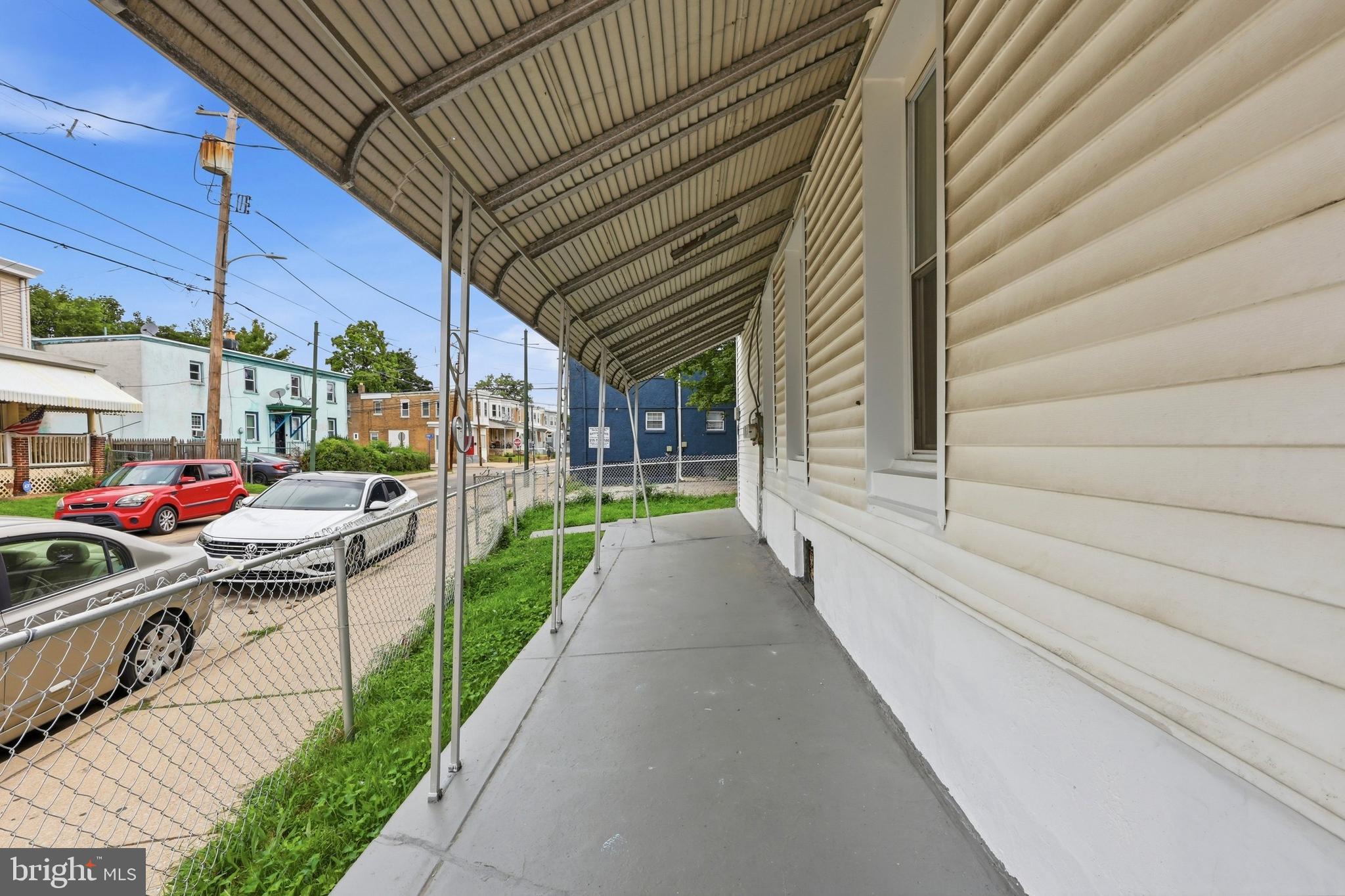 943 MAPLE TERRACE