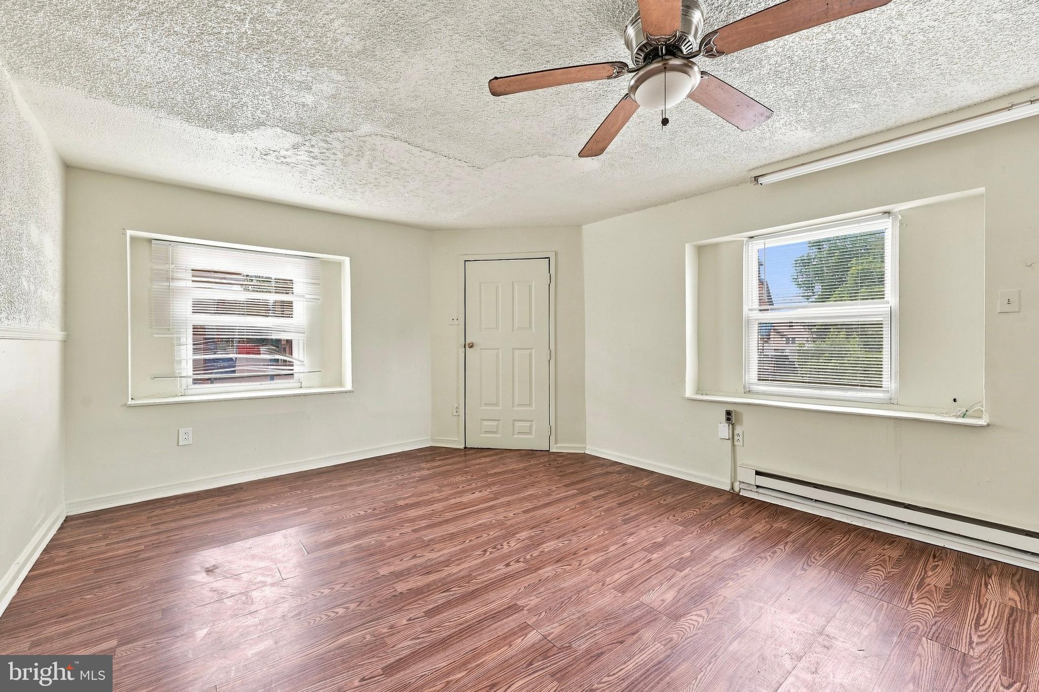 943 MAPLE TERRACE