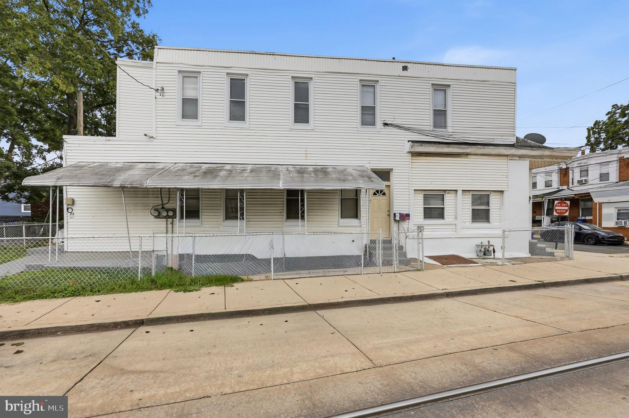 943 MAPLE TERRACE