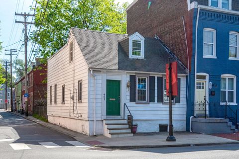 Townhouse For Sale - 401 S Queen Street<br/> LANCASTER, PA 17603