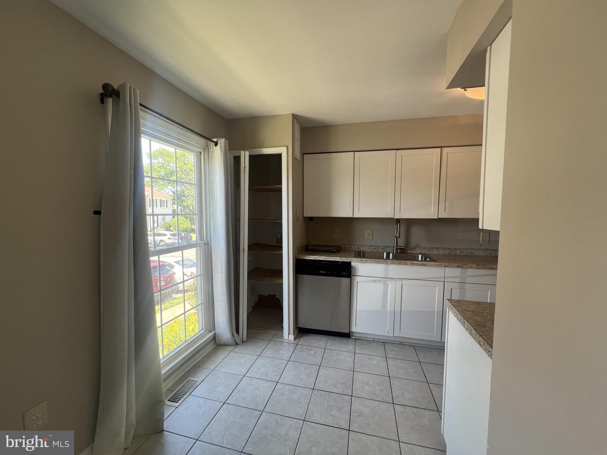 1005 MARSDEN COURT