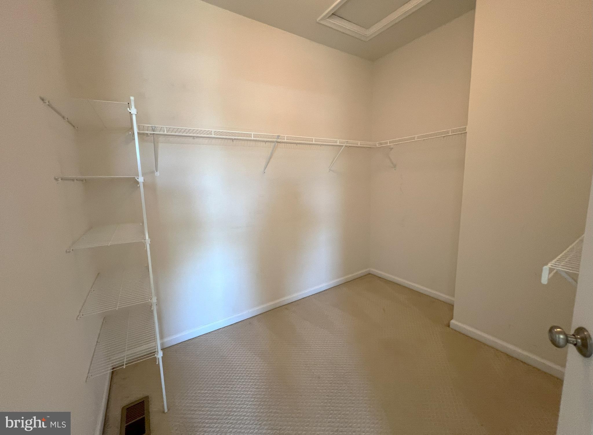 EVERMONT TRACE - Residential Lease