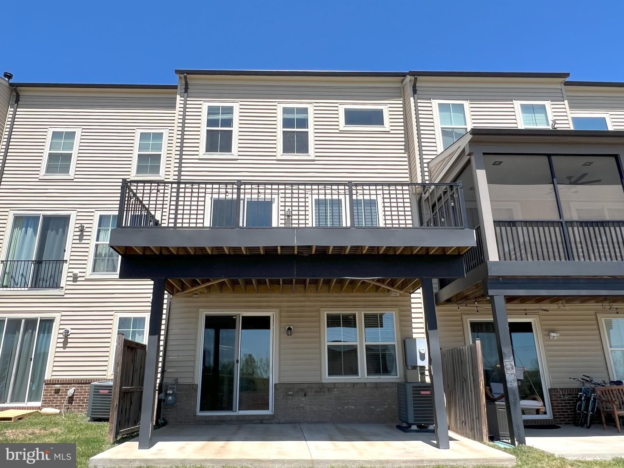 EVERMONT TRACE - Residential Lease