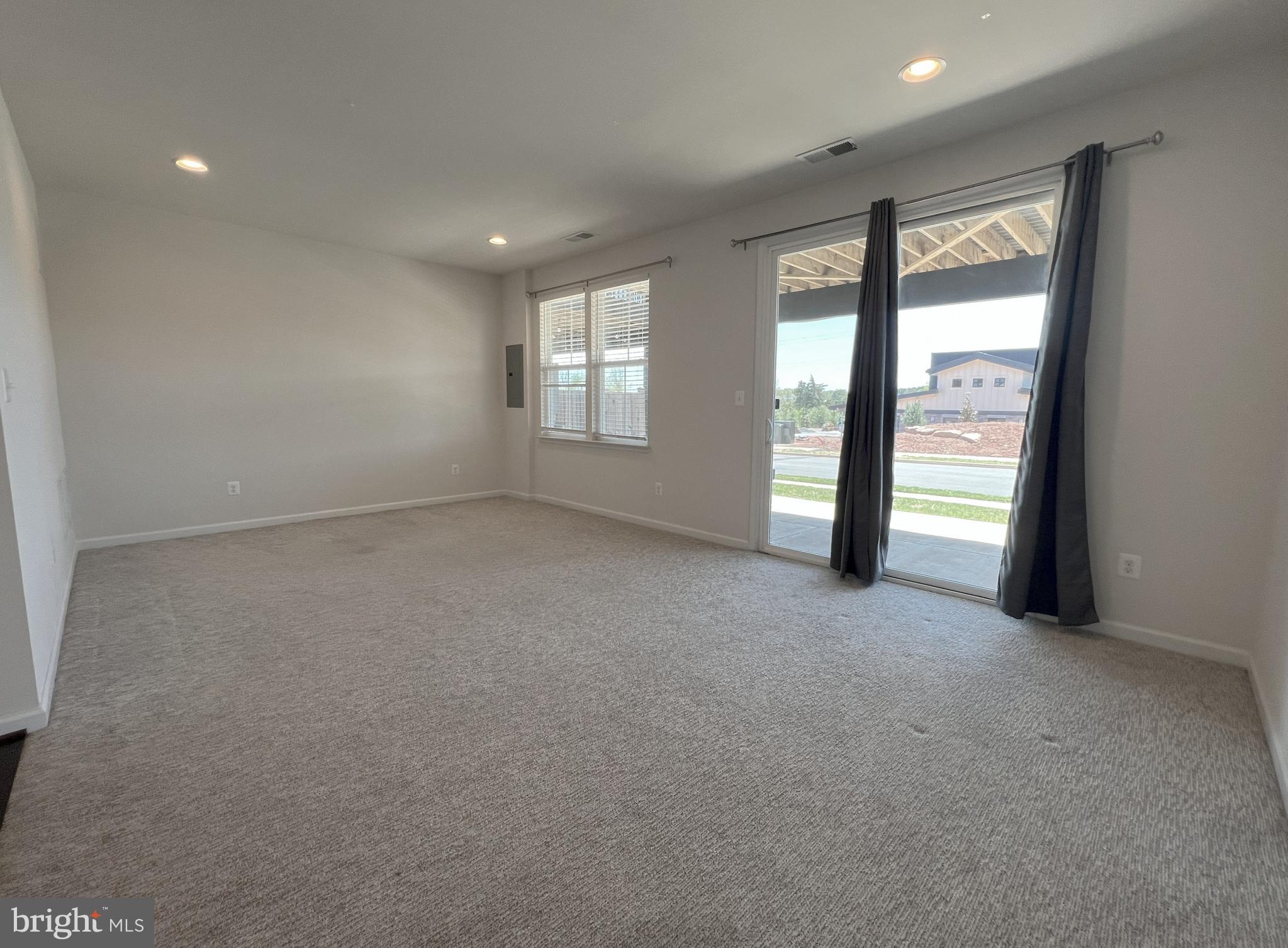 EVERMONT TRACE - Residential Lease