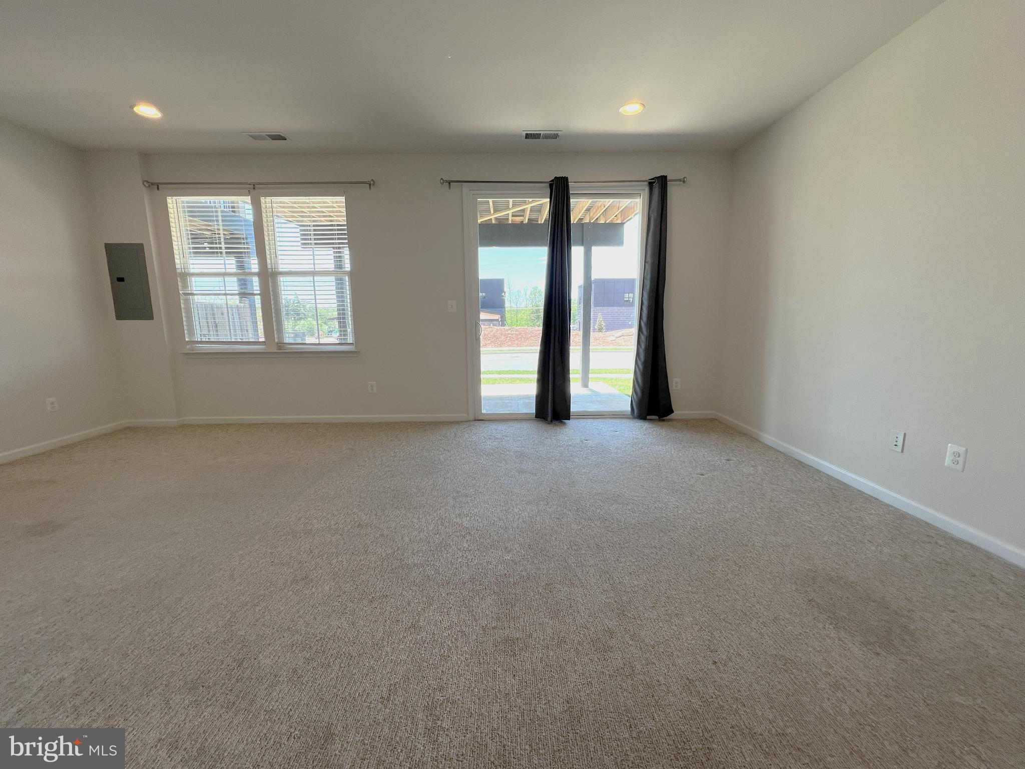 EVERMONT TRACE - Residential Lease