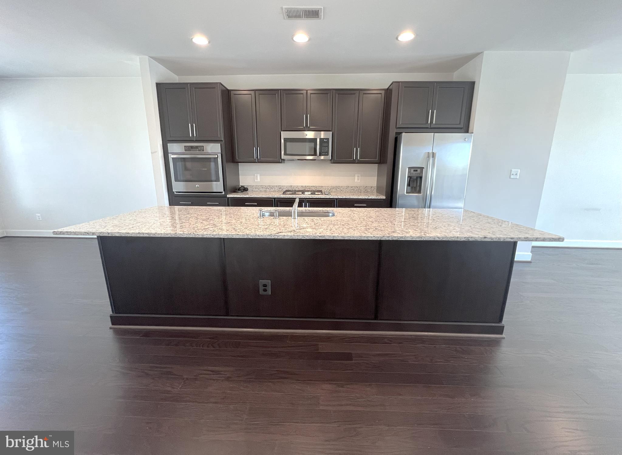 EVERMONT TRACE - Residential Lease