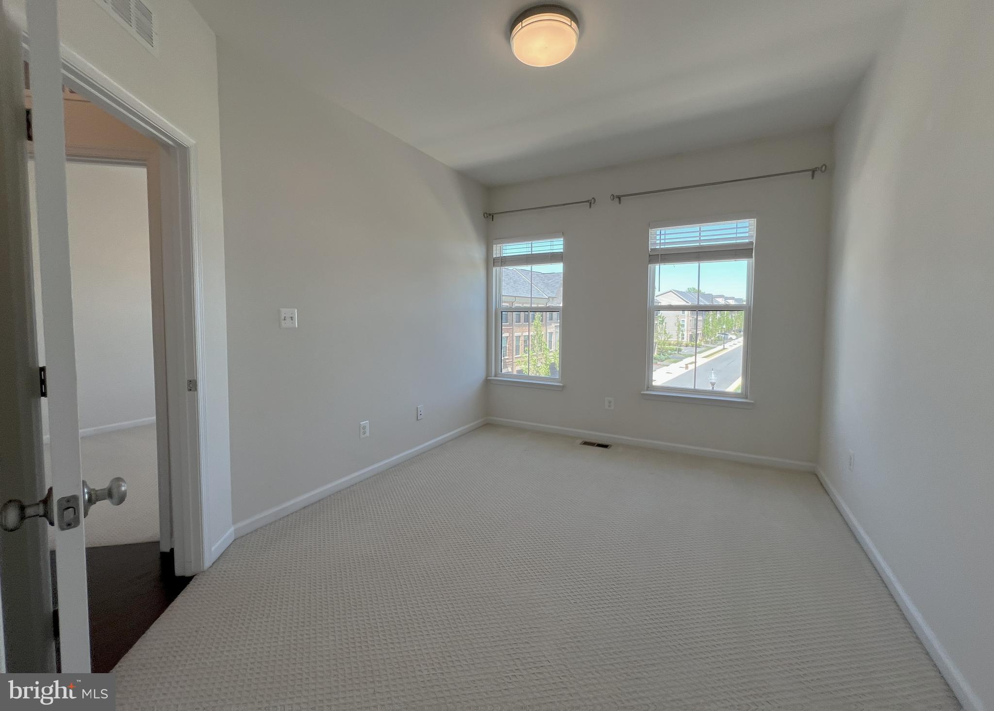 EVERMONT TRACE - Residential Lease