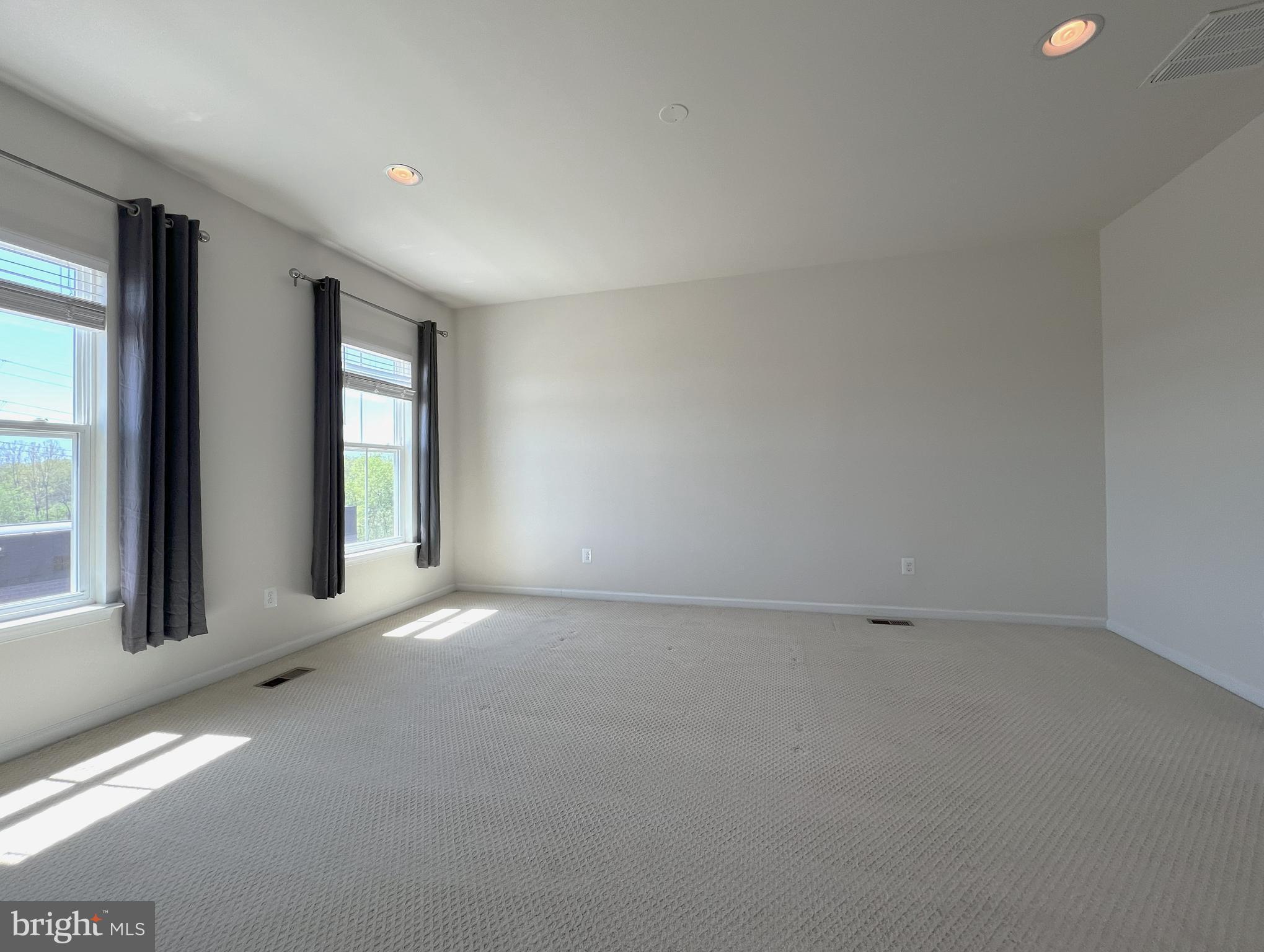 EVERMONT TRACE - Residential Lease