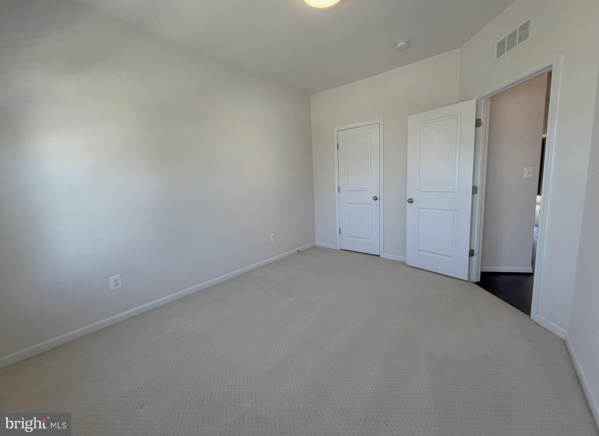 EVERMONT TRACE - Residential Lease