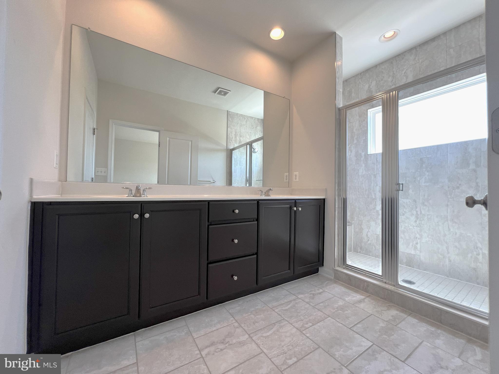 EVERMONT TRACE - Residential Lease