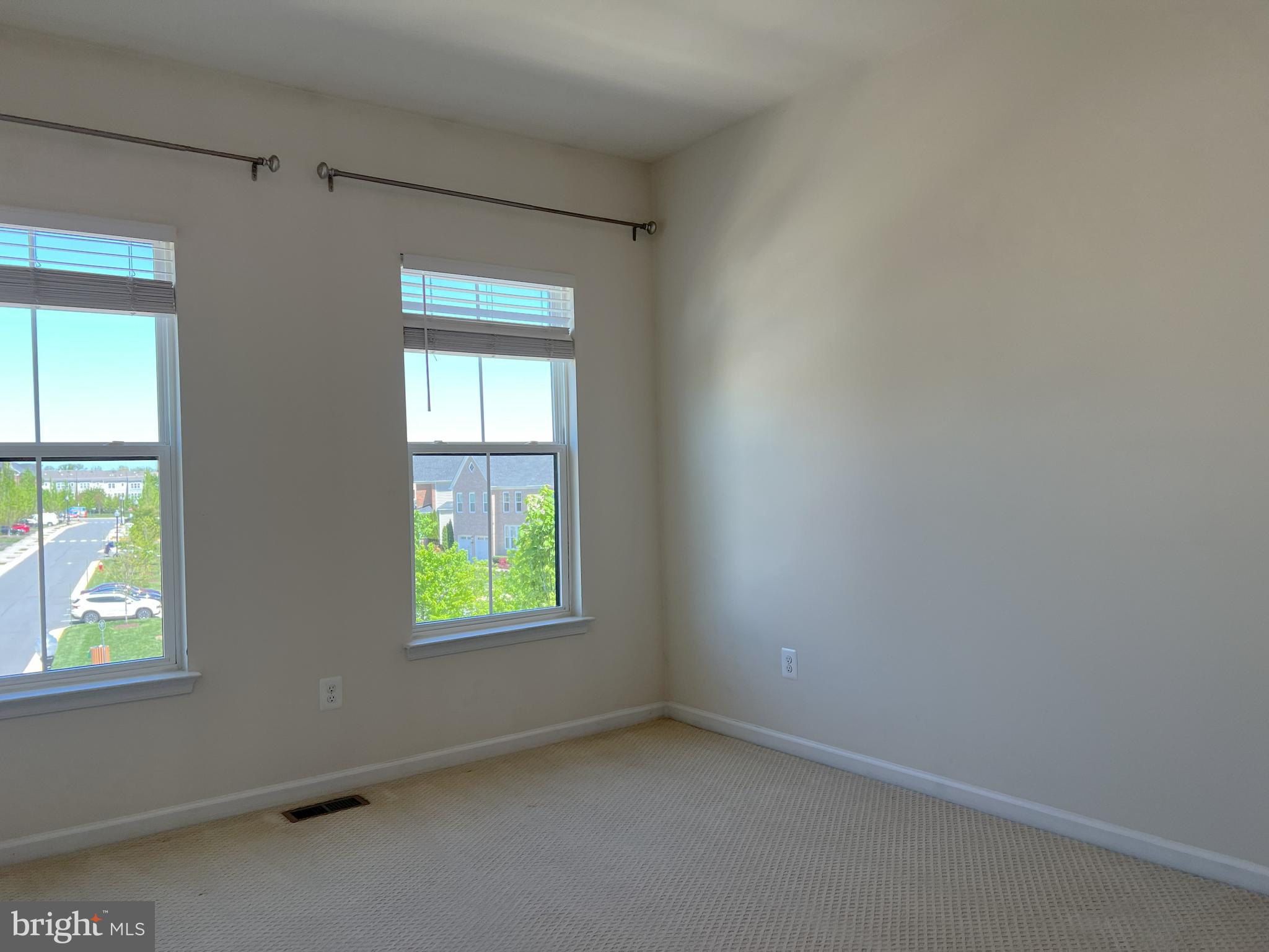 EVERMONT TRACE - Residential Lease