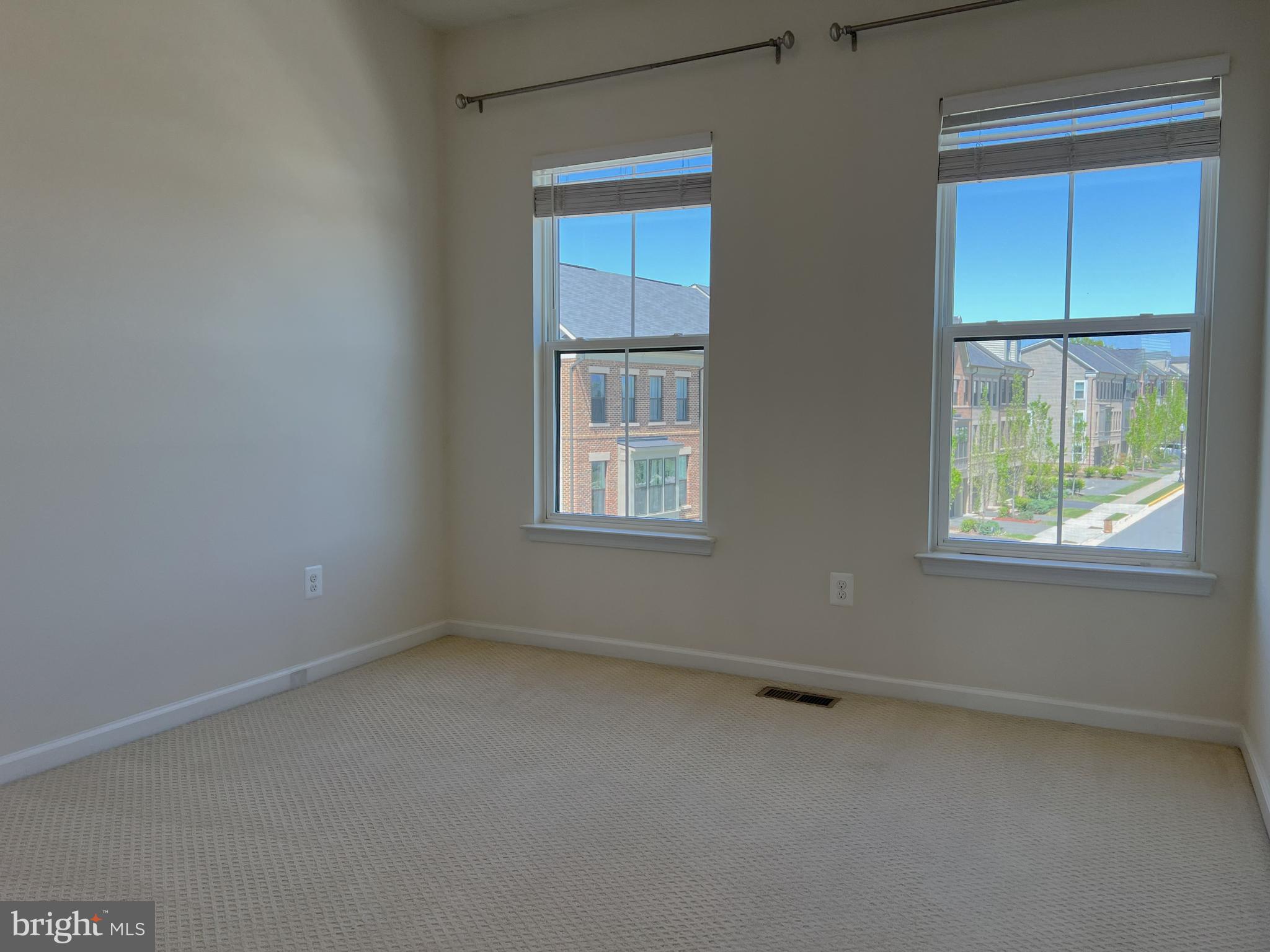 EVERMONT TRACE - Residential Lease