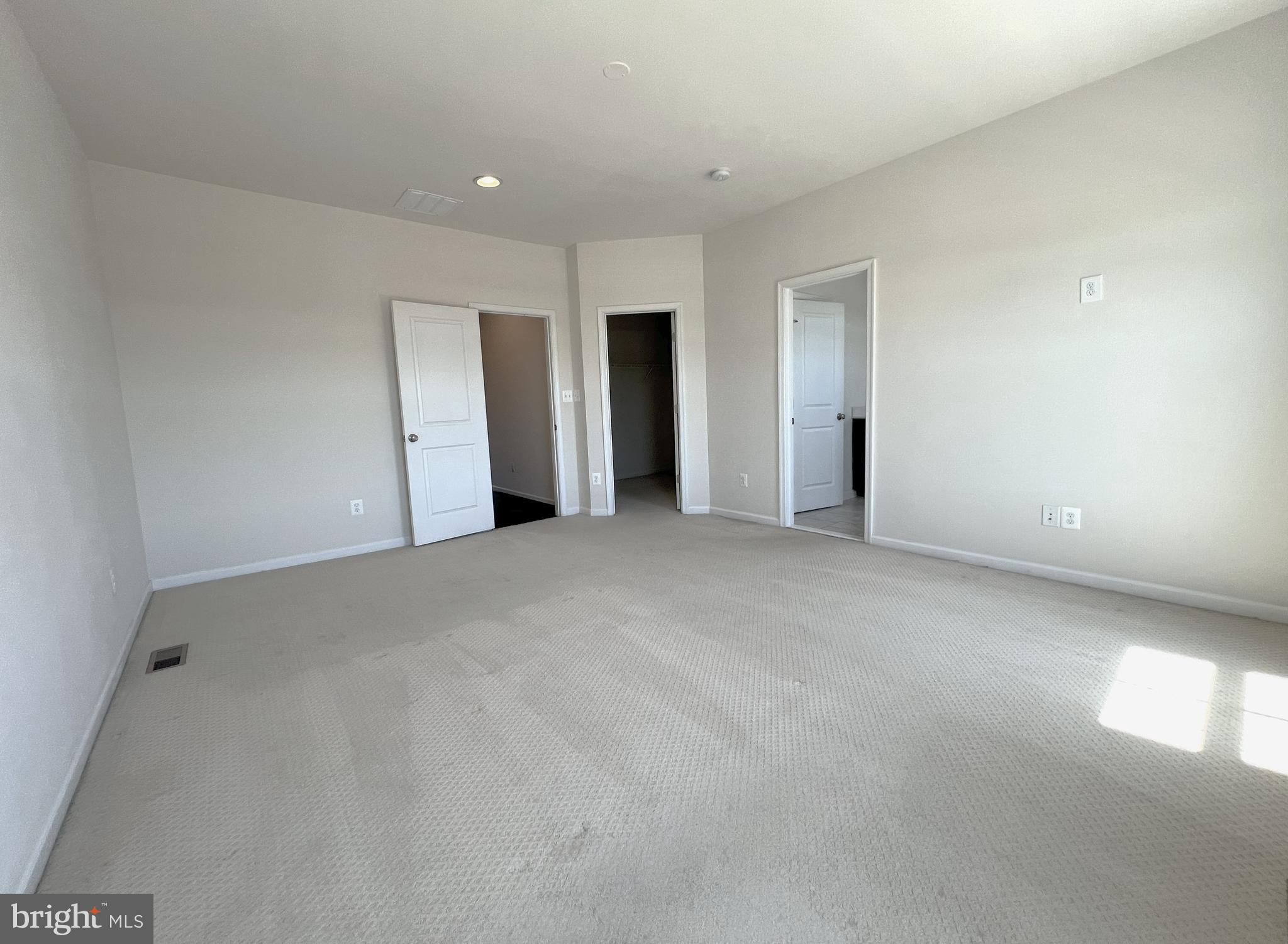 EVERMONT TRACE - Residential Lease