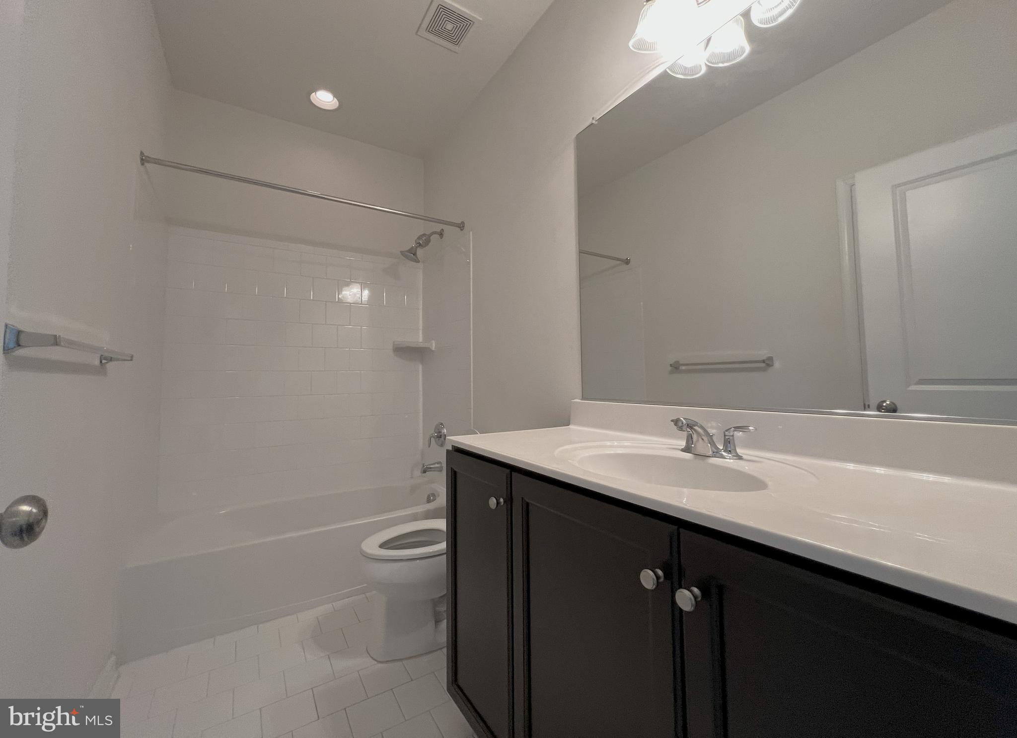 EVERMONT TRACE - Residential Lease