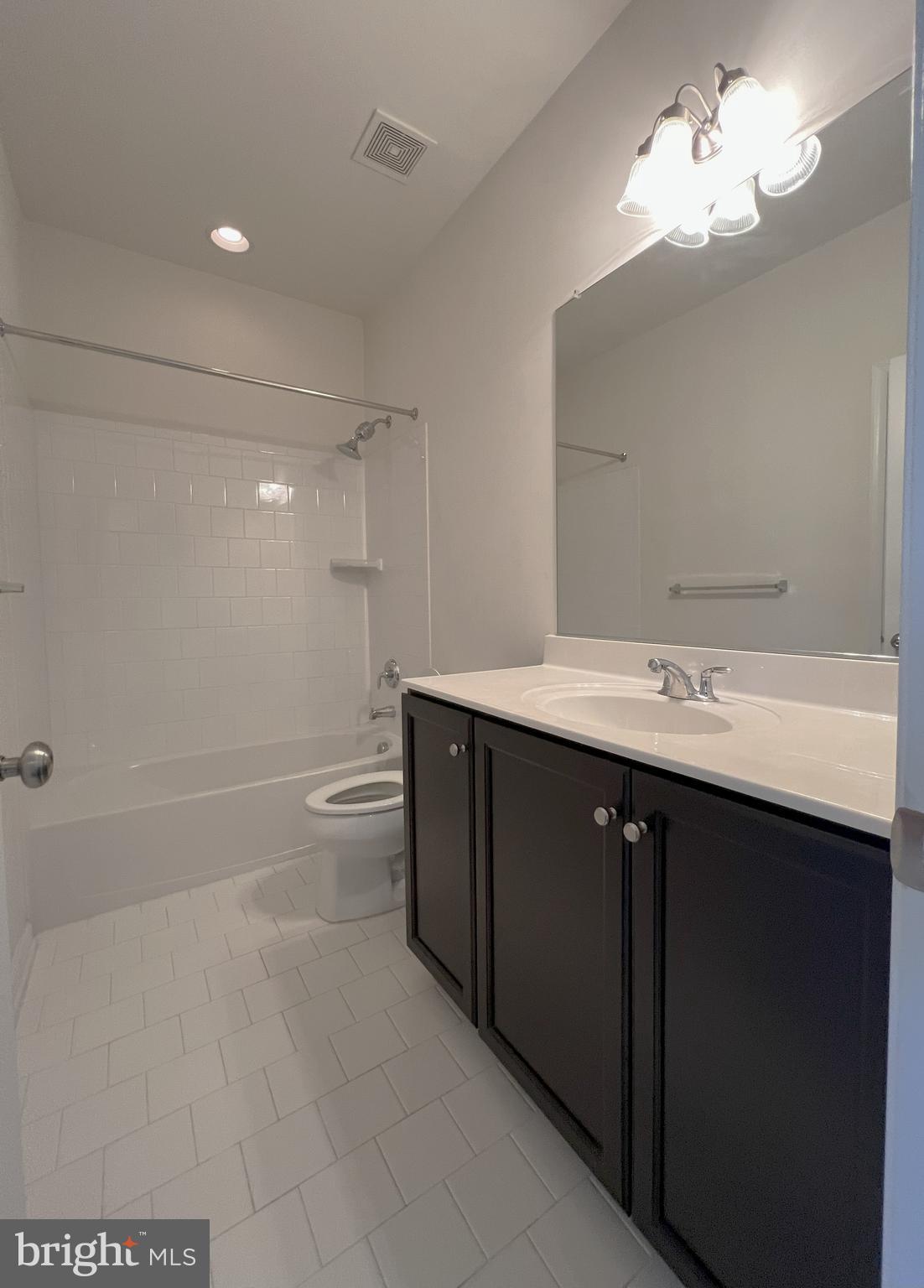 EVERMONT TRACE - Residential Lease