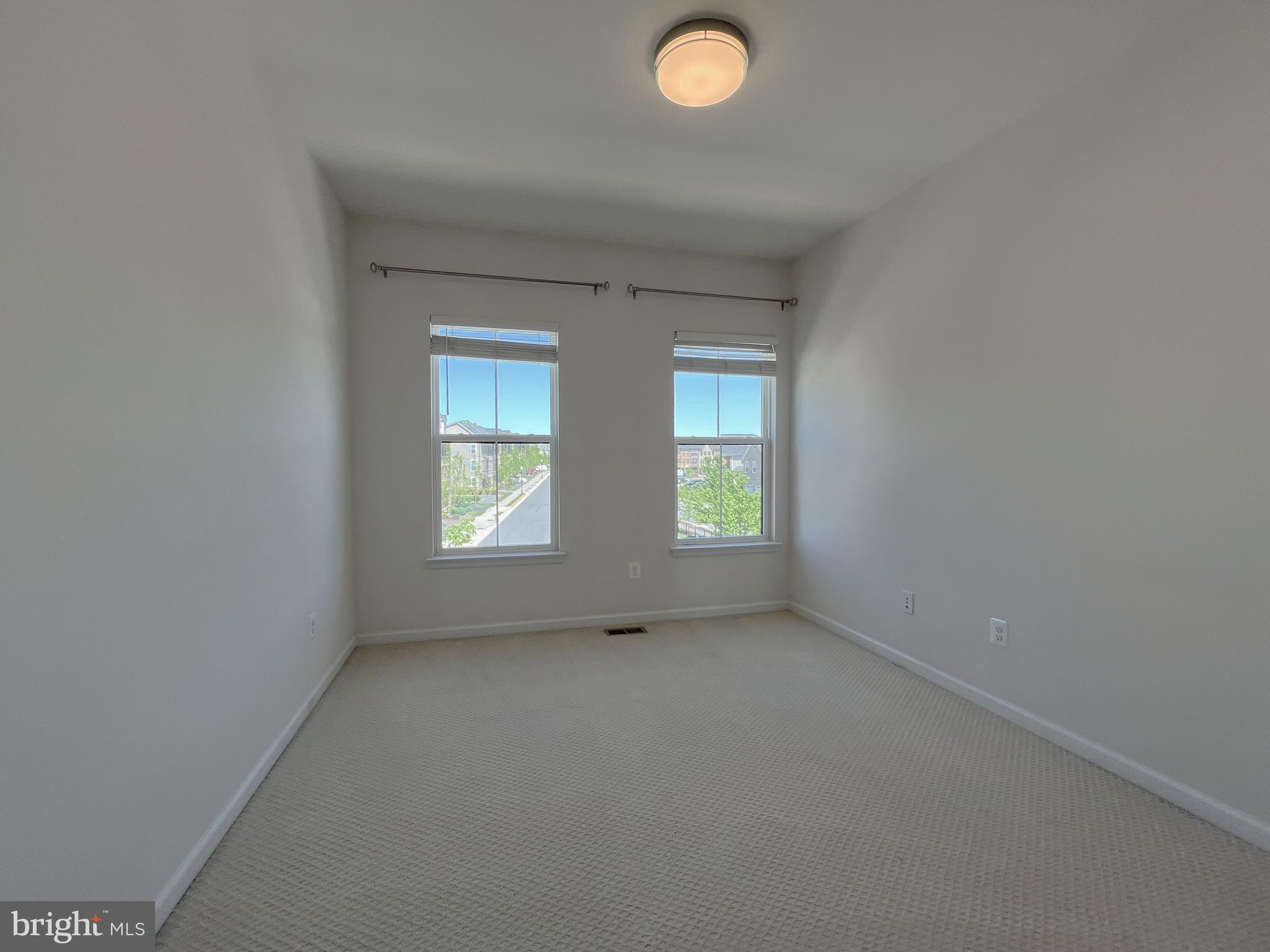 EVERMONT TRACE - Residential Lease