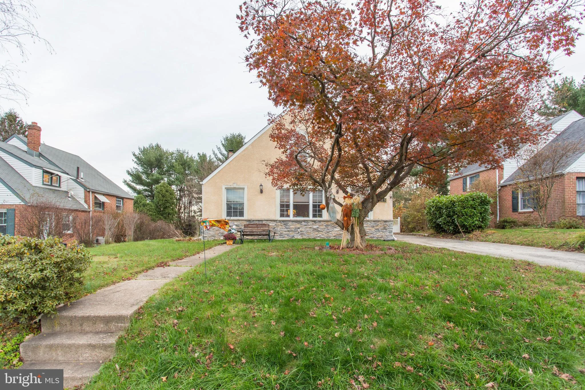 809 Inverness Lane, Philadelphia, PA 19128