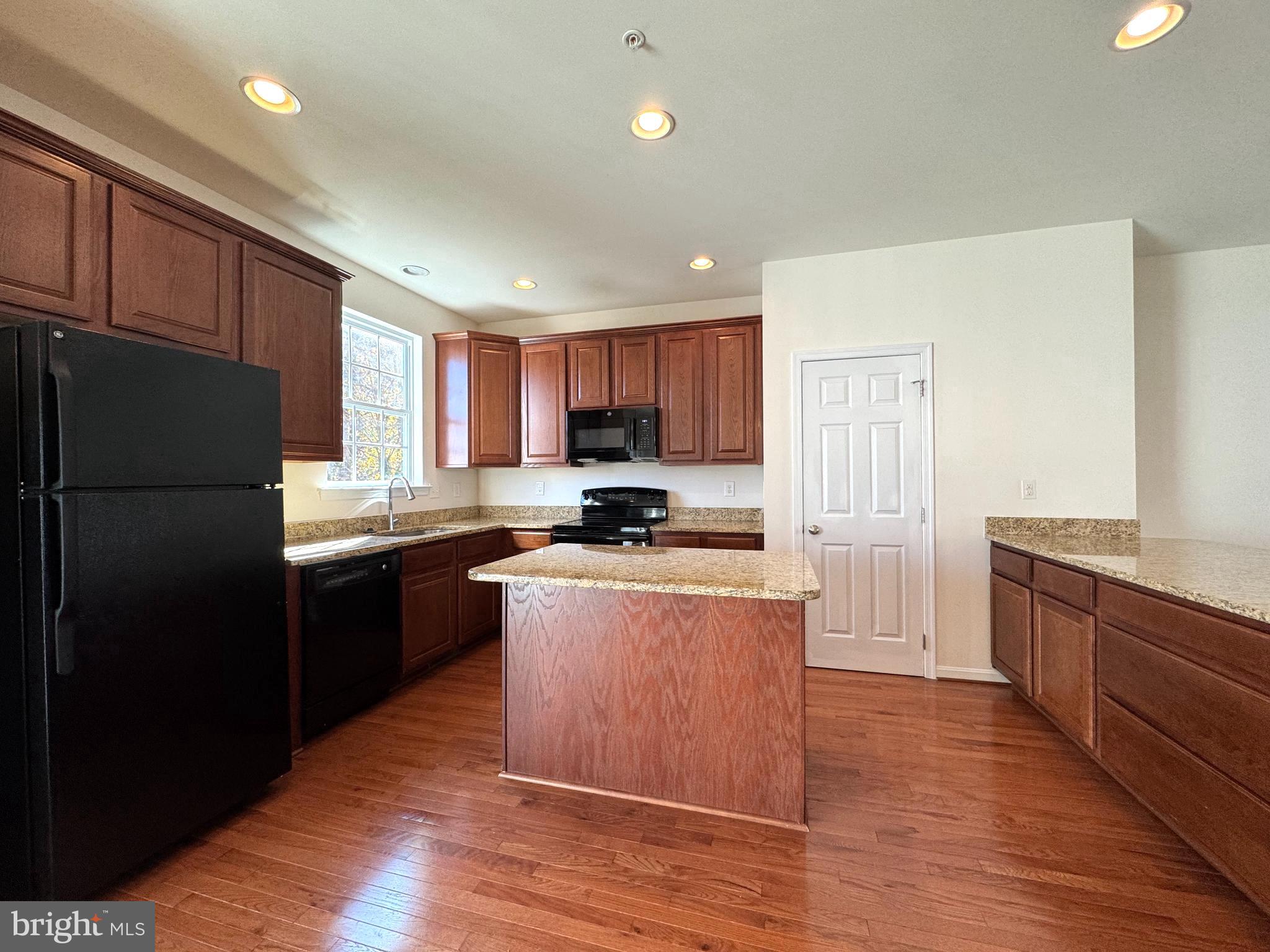 SAN FRANCISCO BY THE BAY - Residential Lease