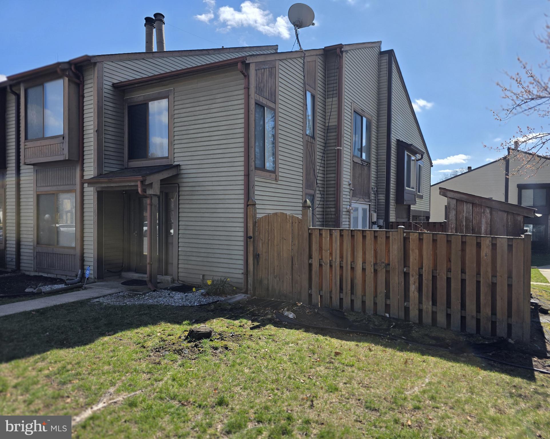 7103 SPLIT RAIL LANE