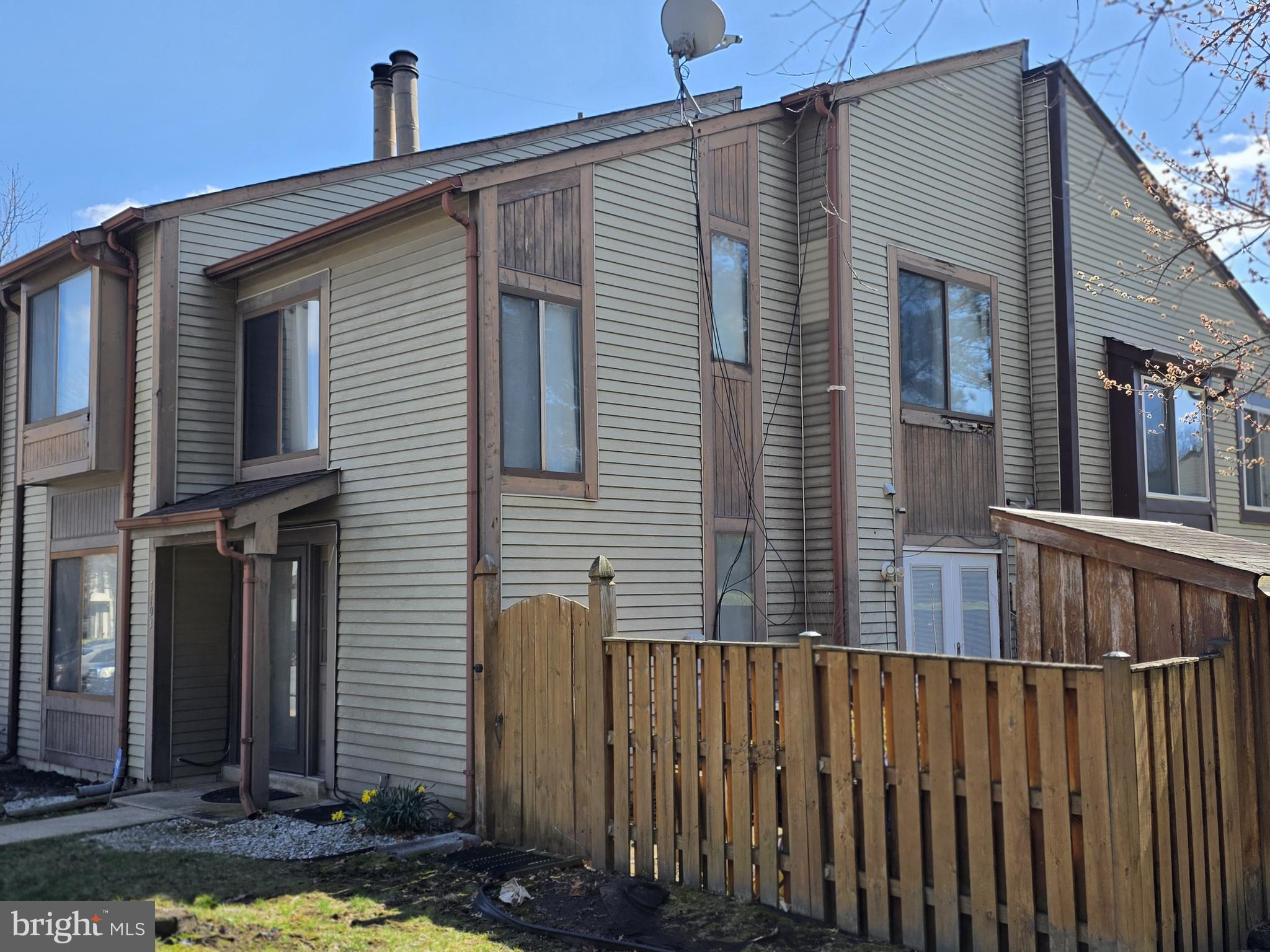 7103 SPLIT RAIL LANE