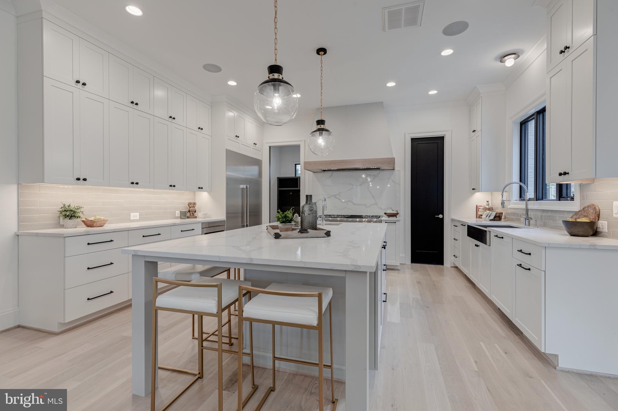 COUNTRY CLUB HILLS - Residential