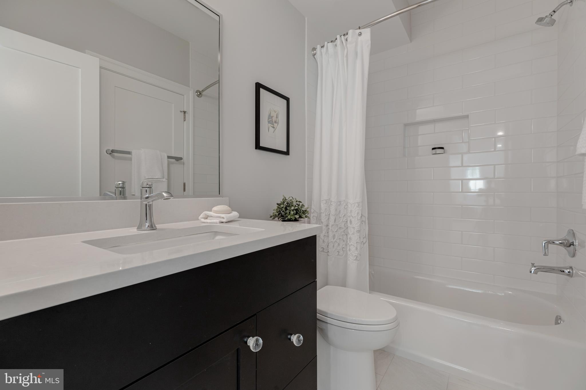 COUNTRY CLUB HILLS - Residential