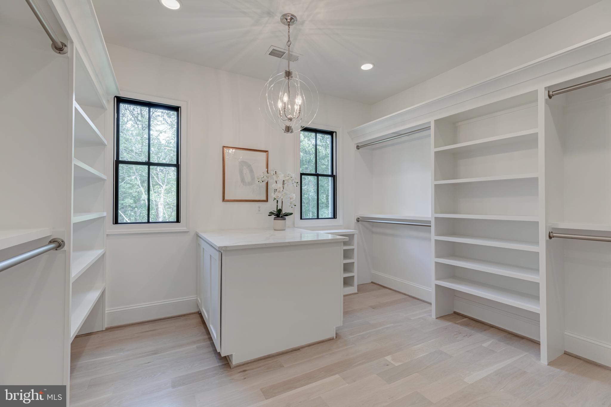 COUNTRY CLUB HILLS - Residential