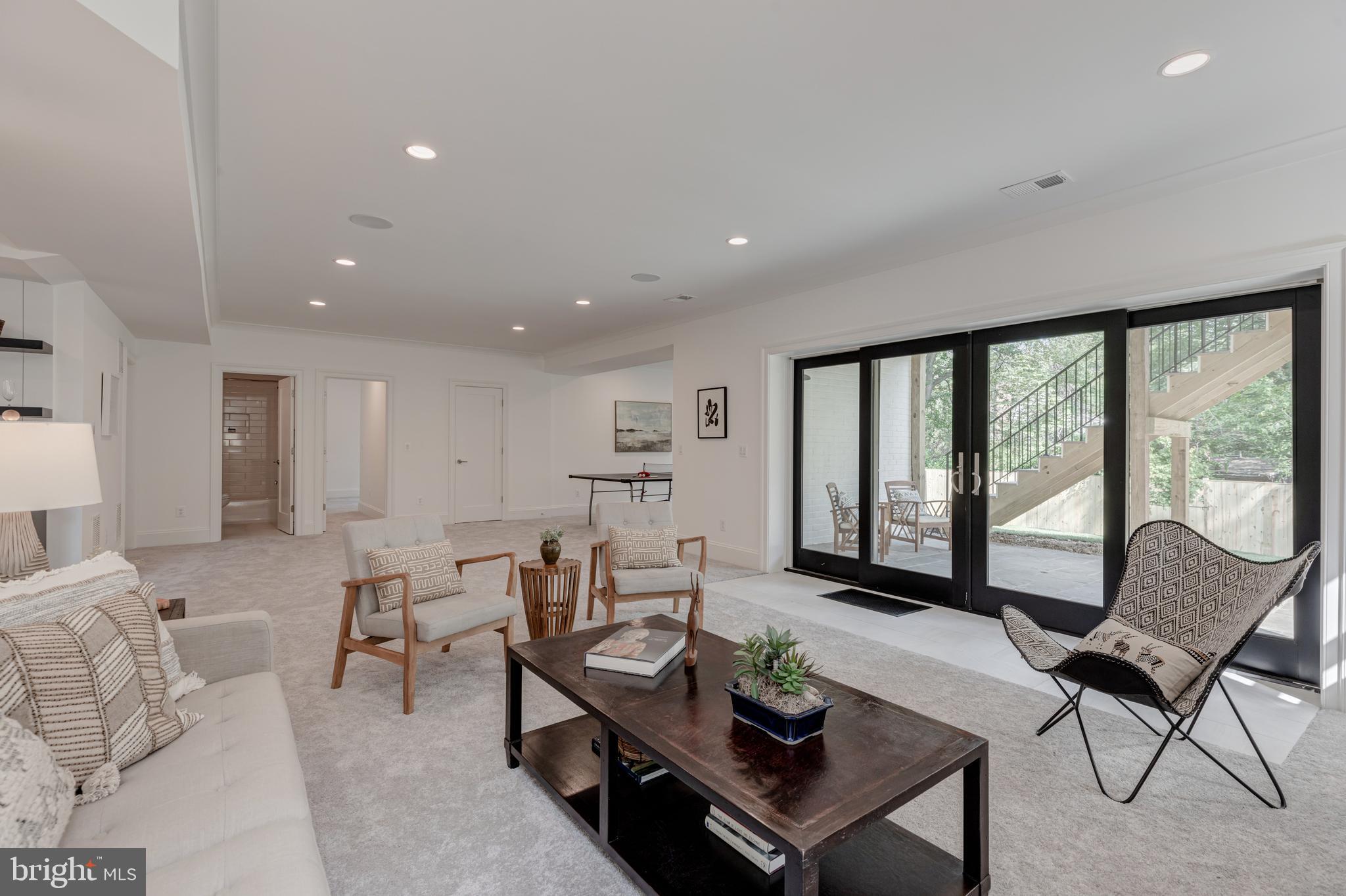 COUNTRY CLUB HILLS - Residential