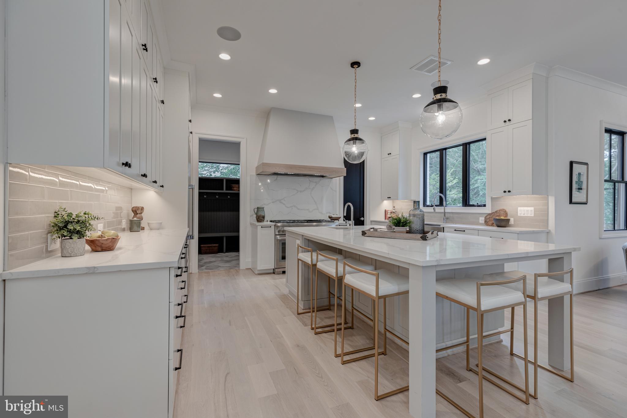 COUNTRY CLUB HILLS - Residential