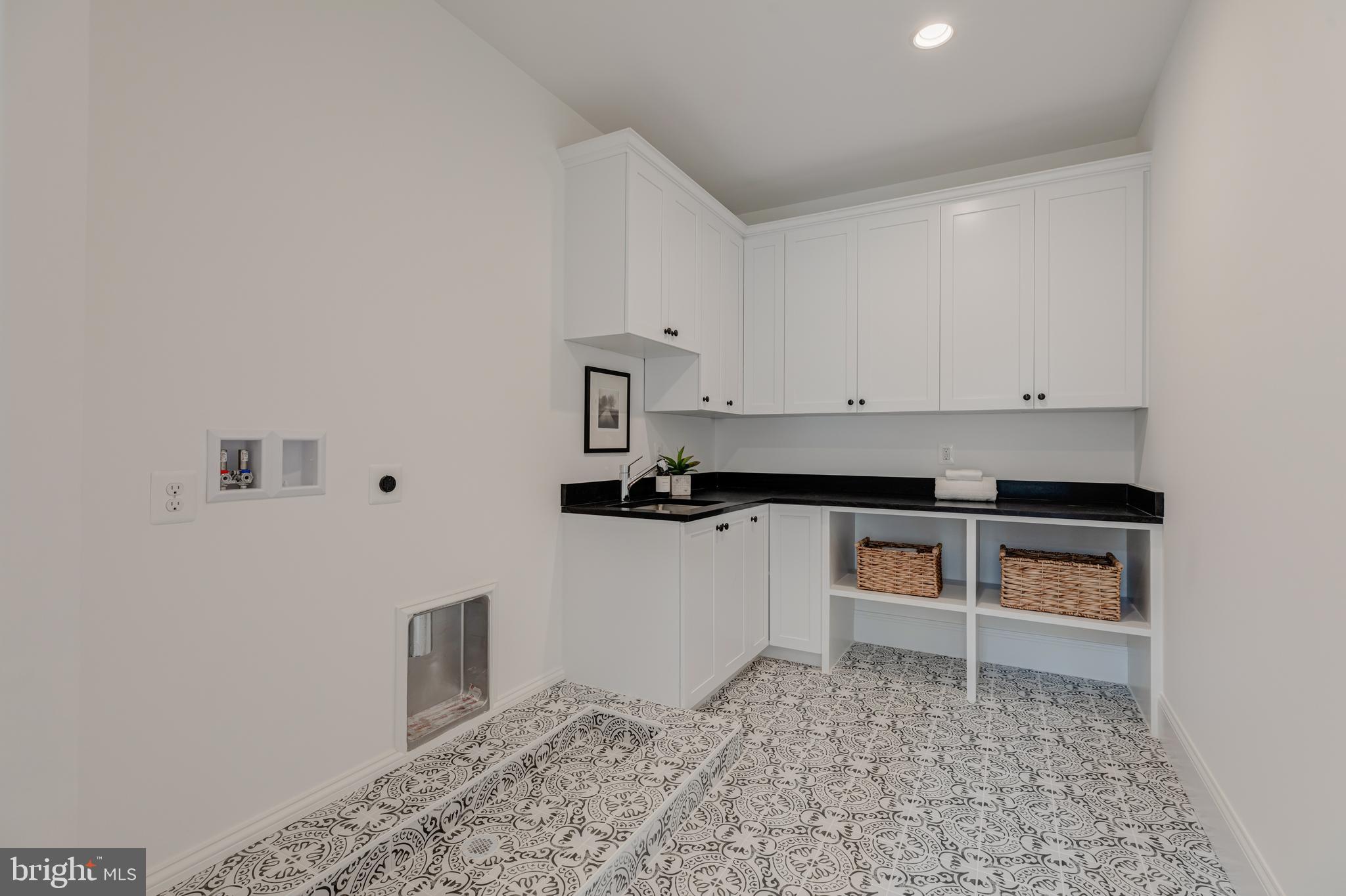 COUNTRY CLUB HILLS - Residential