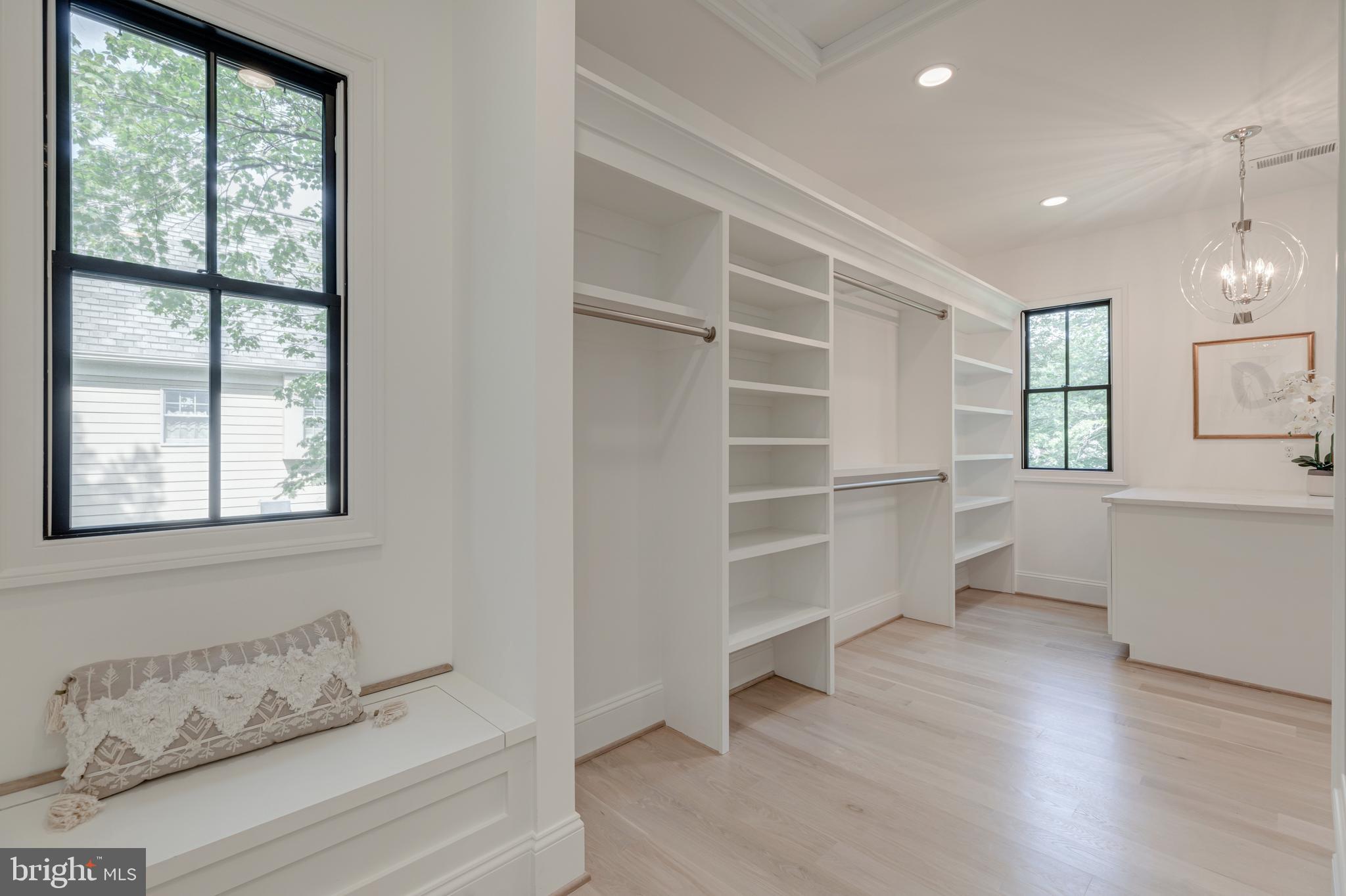 COUNTRY CLUB HILLS - Residential