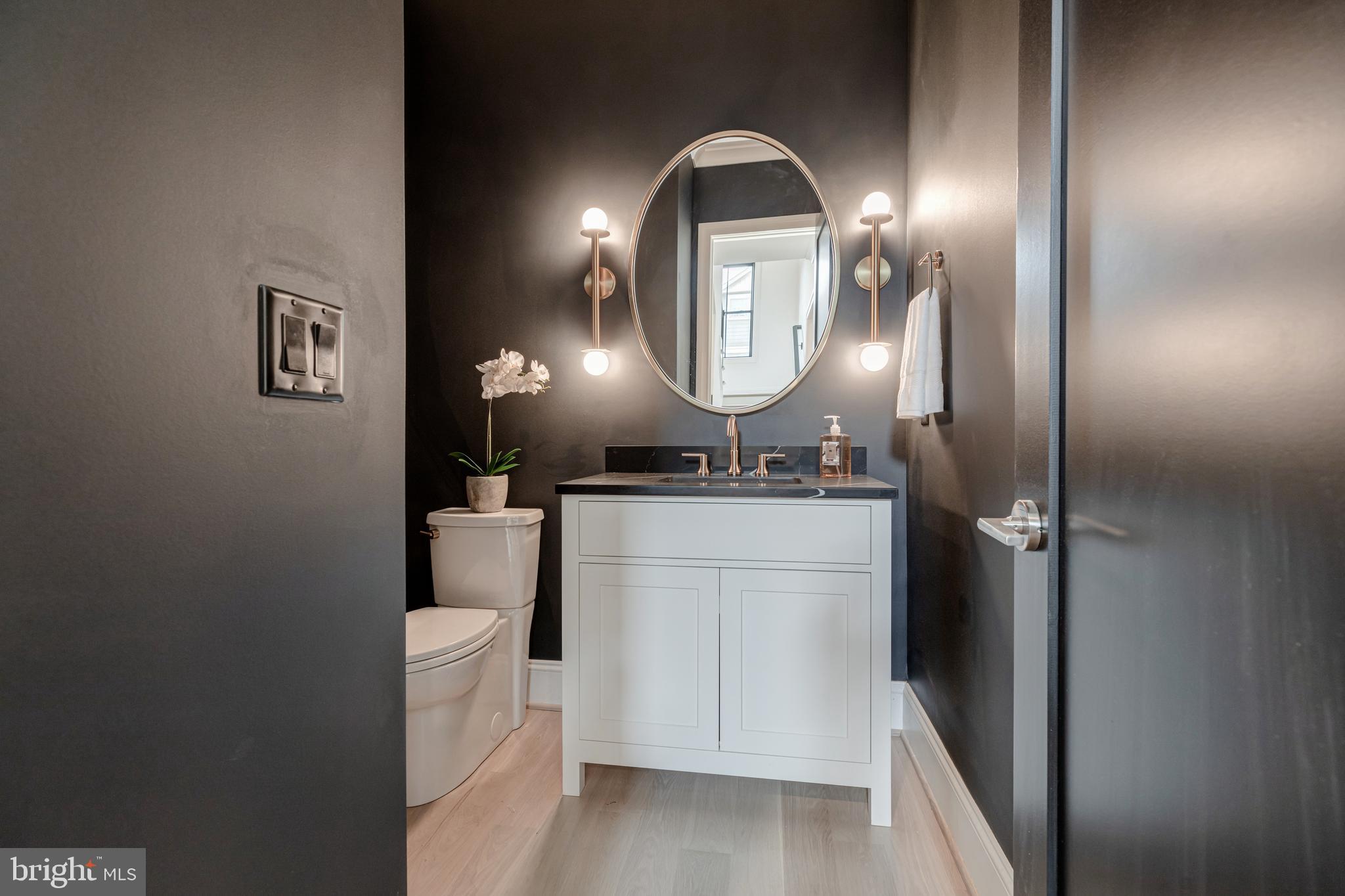 COUNTRY CLUB HILLS - Residential