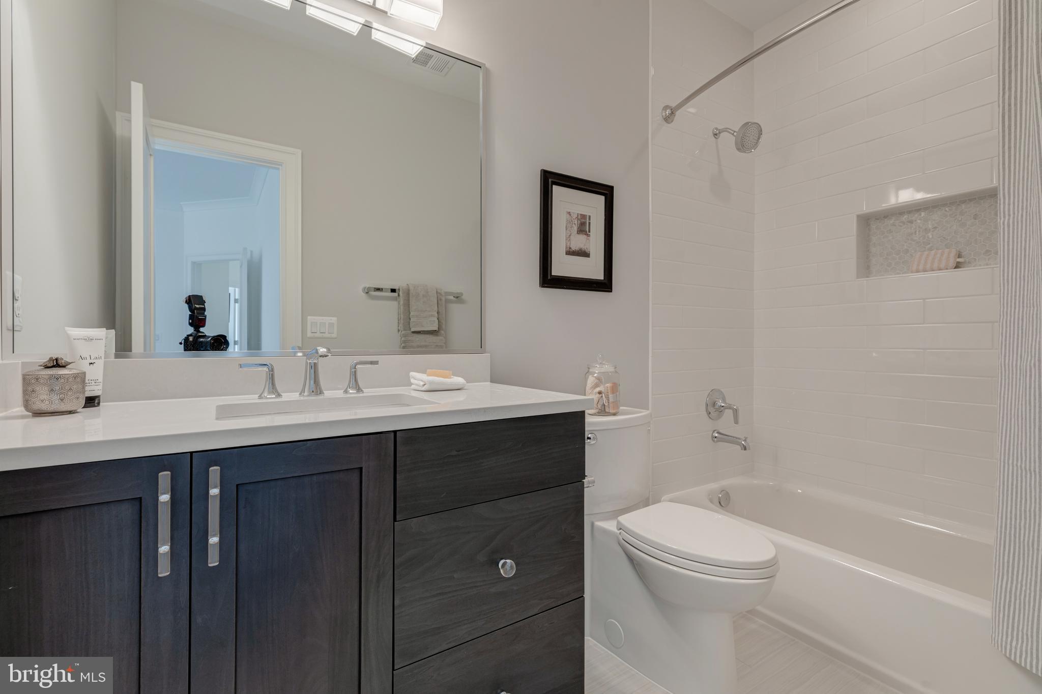 COUNTRY CLUB HILLS - Residential