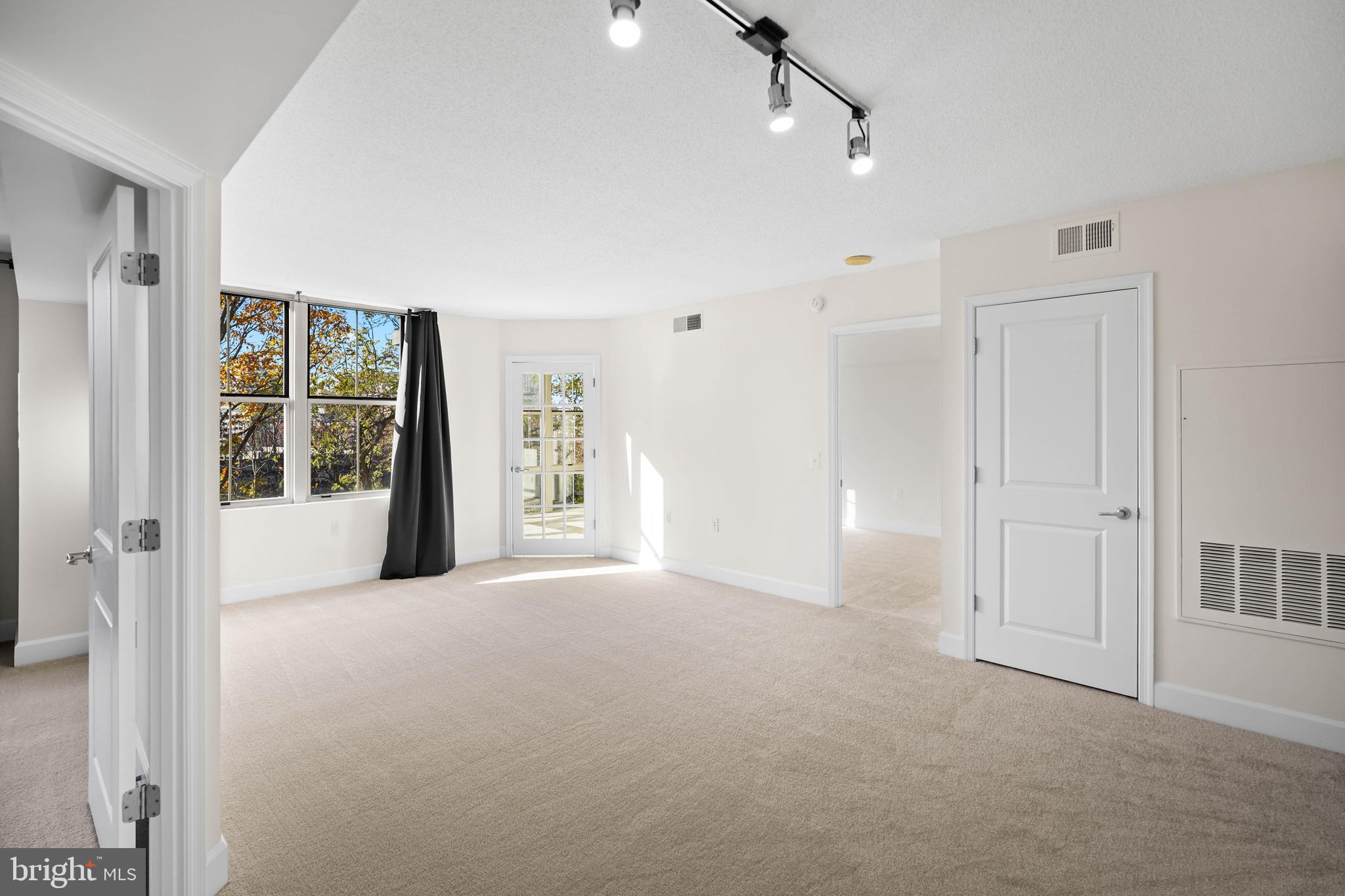 CARLTON HOUSE - Residential