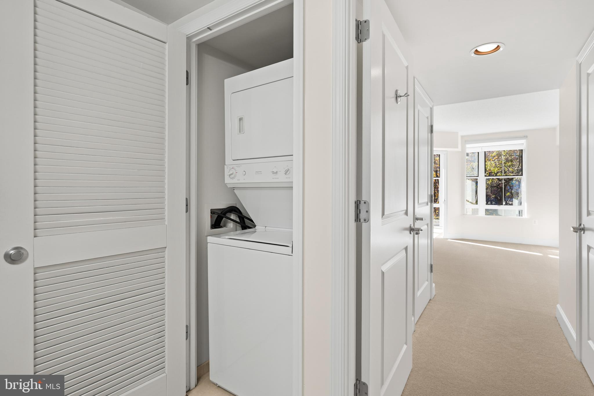 CARLTON HOUSE - Residential