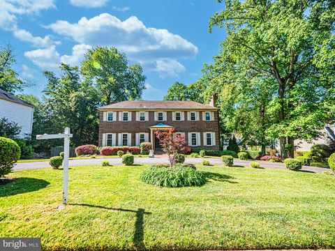 Photo of 3901 Locust Lane, ALEXANDRIA, VA 22310 (MLS # VAFX2308006)