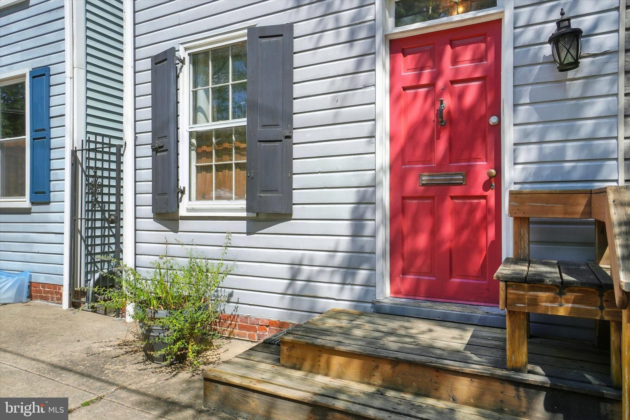 115 S NEWBERRY STREET