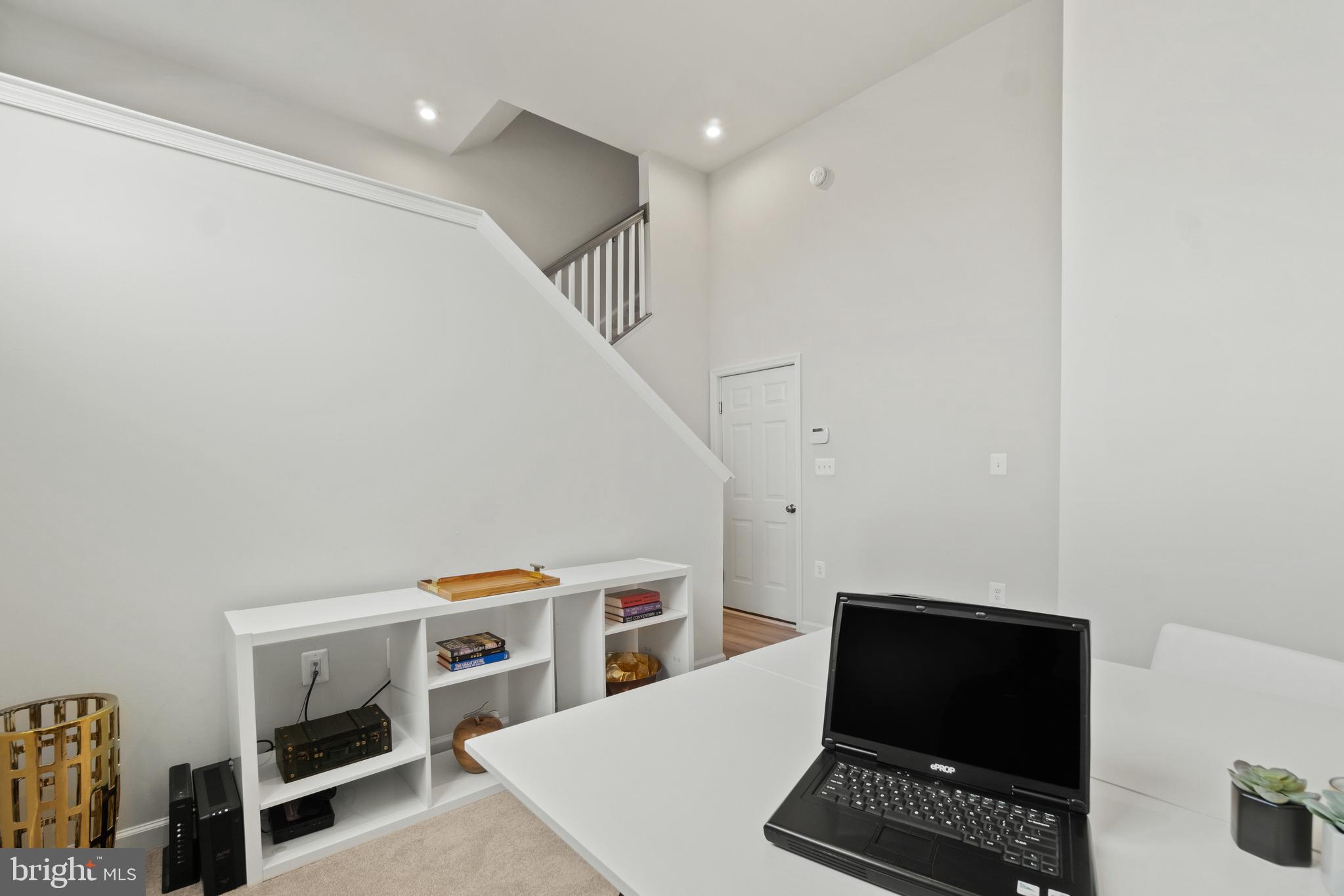 PRESIDENTS POINTE - Residential