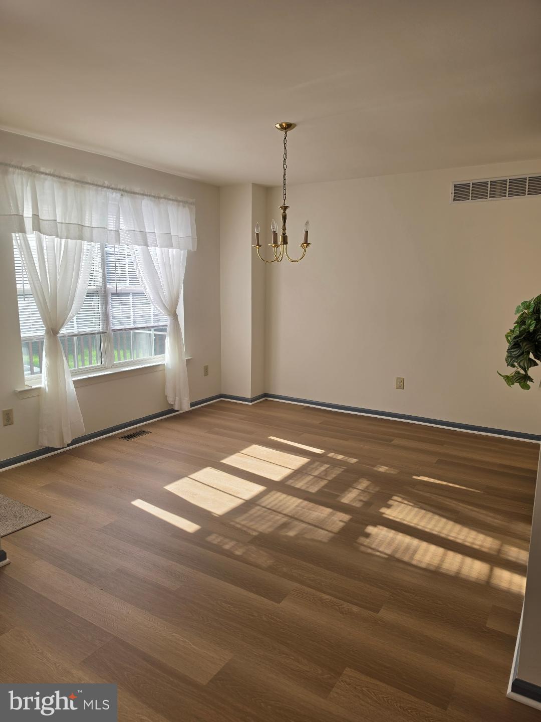 31 VIBURNUM COURT