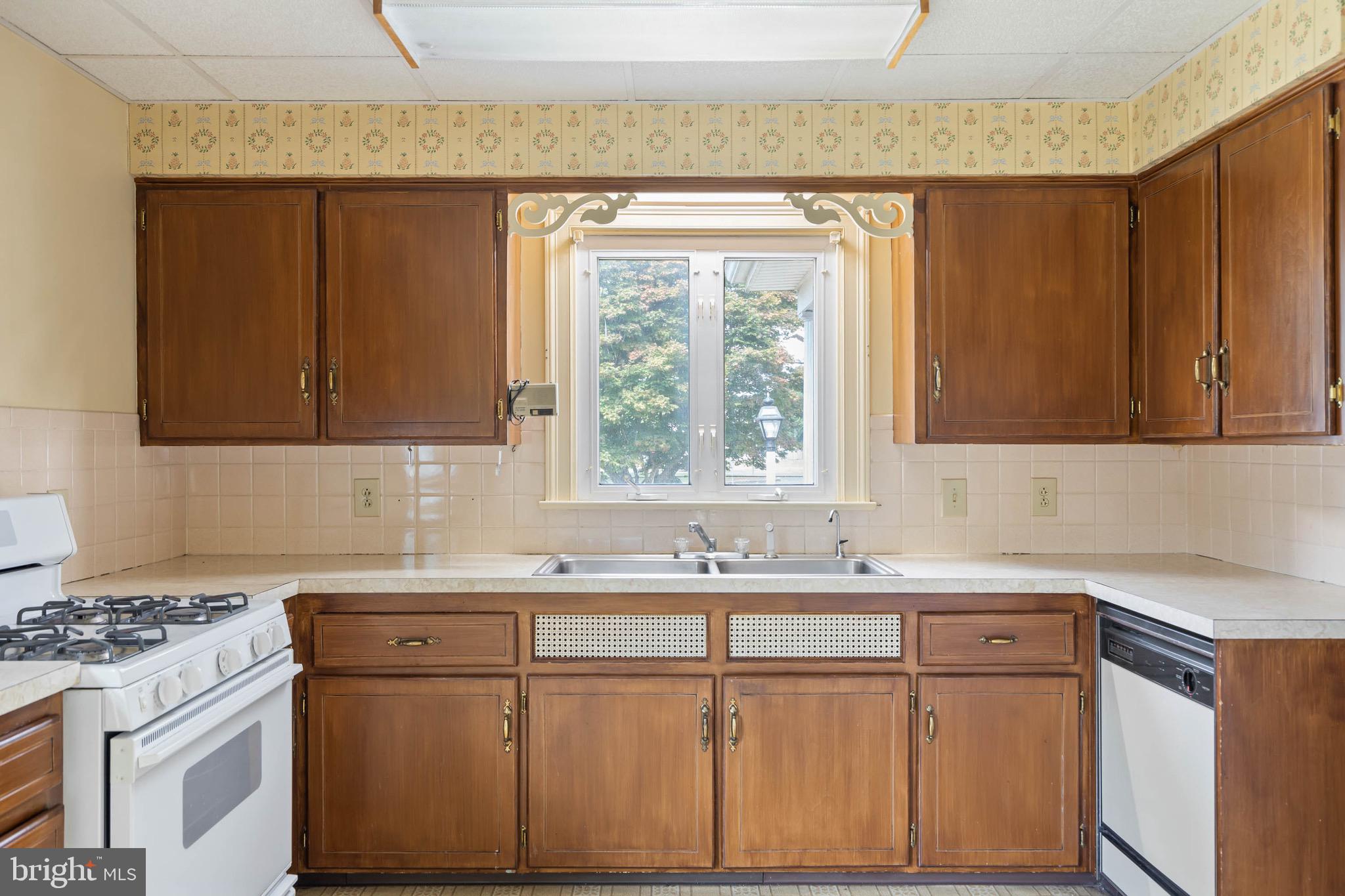 WHITE PLAINS - Residential