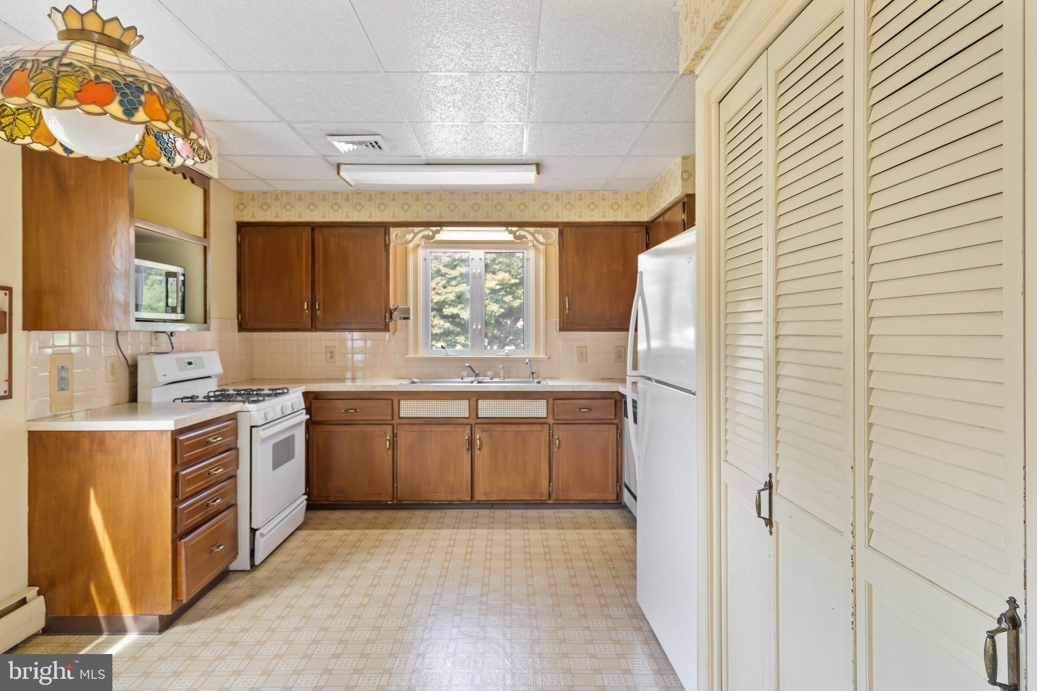 WHITE PLAINS - Residential