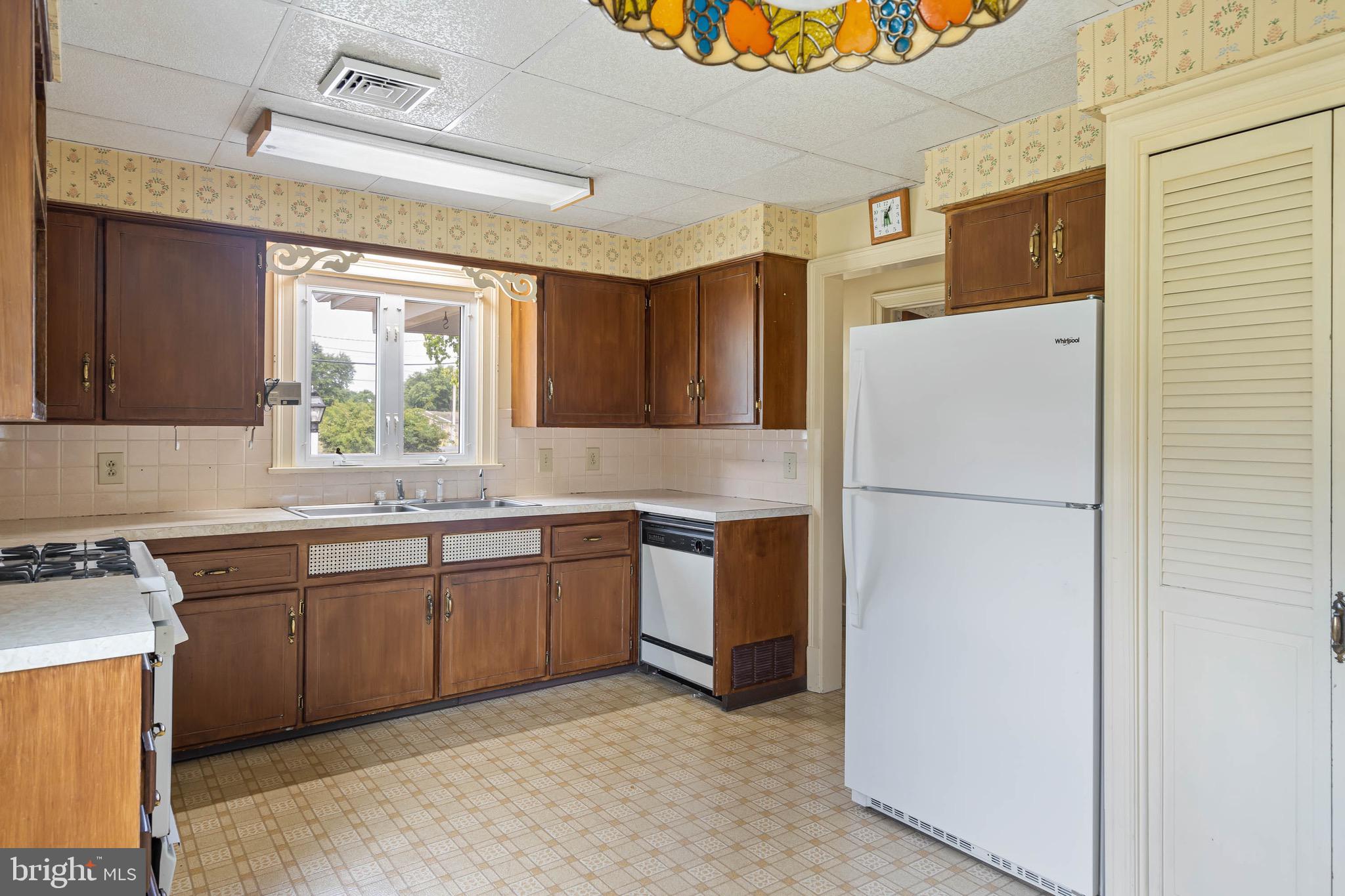 WHITE PLAINS - Residential