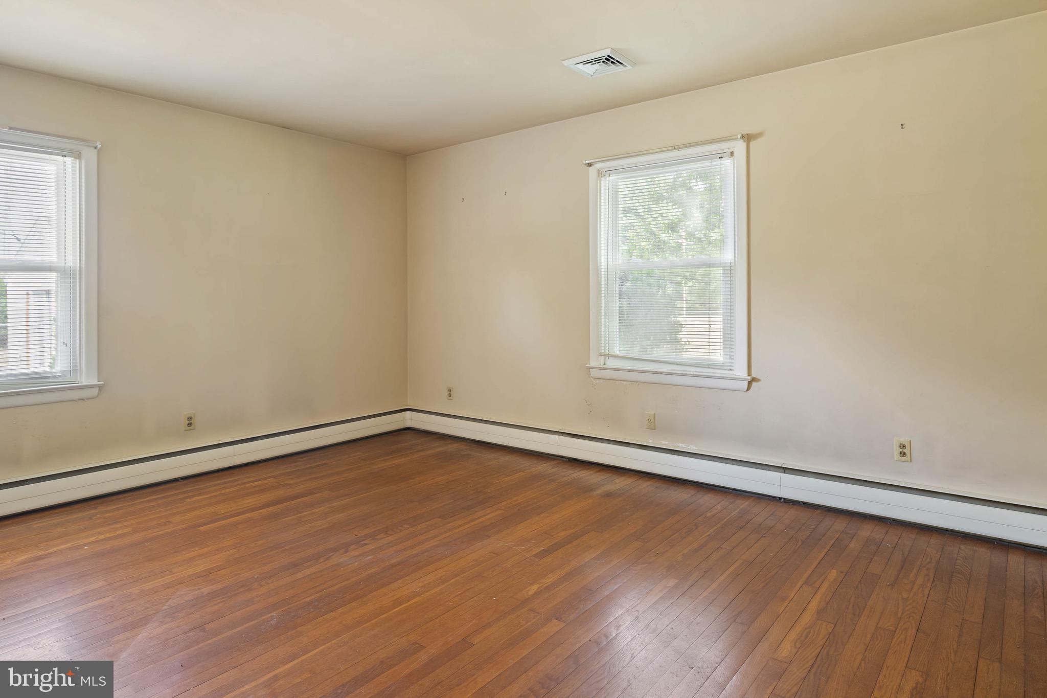 WHITE PLAINS - Residential