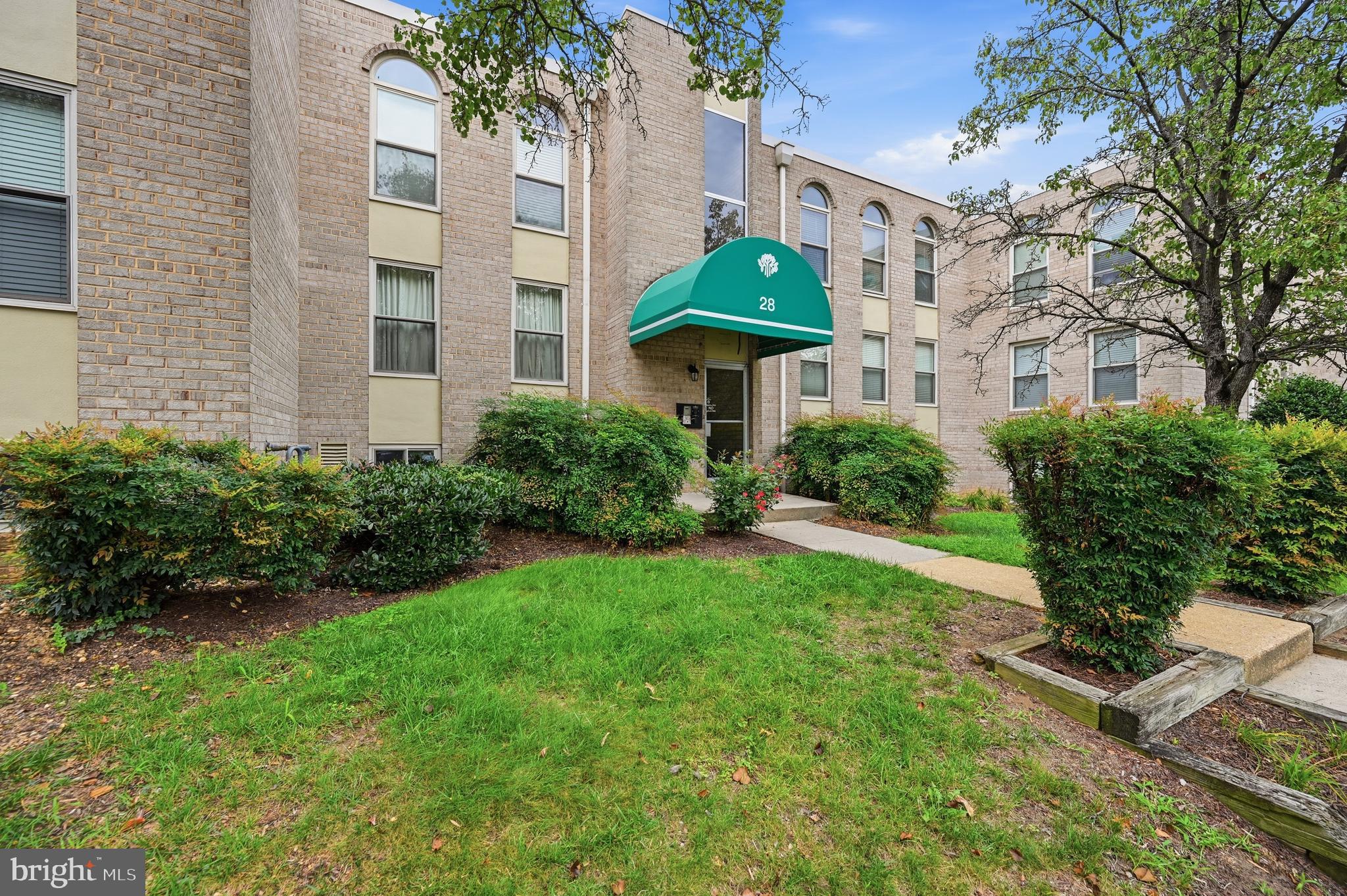 28 CANTERBURY SQUARE 302