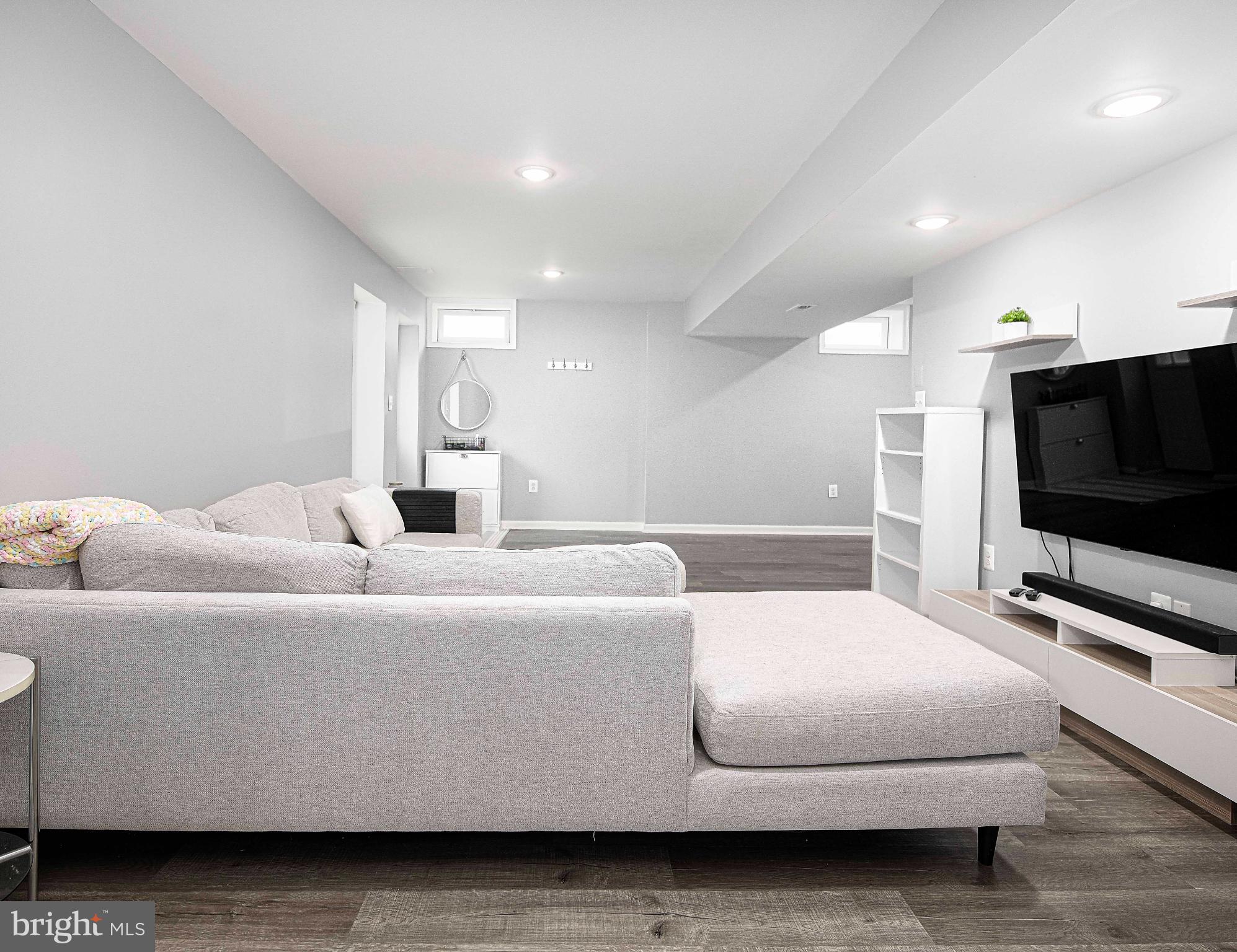 KINGS CHARTER - Residential