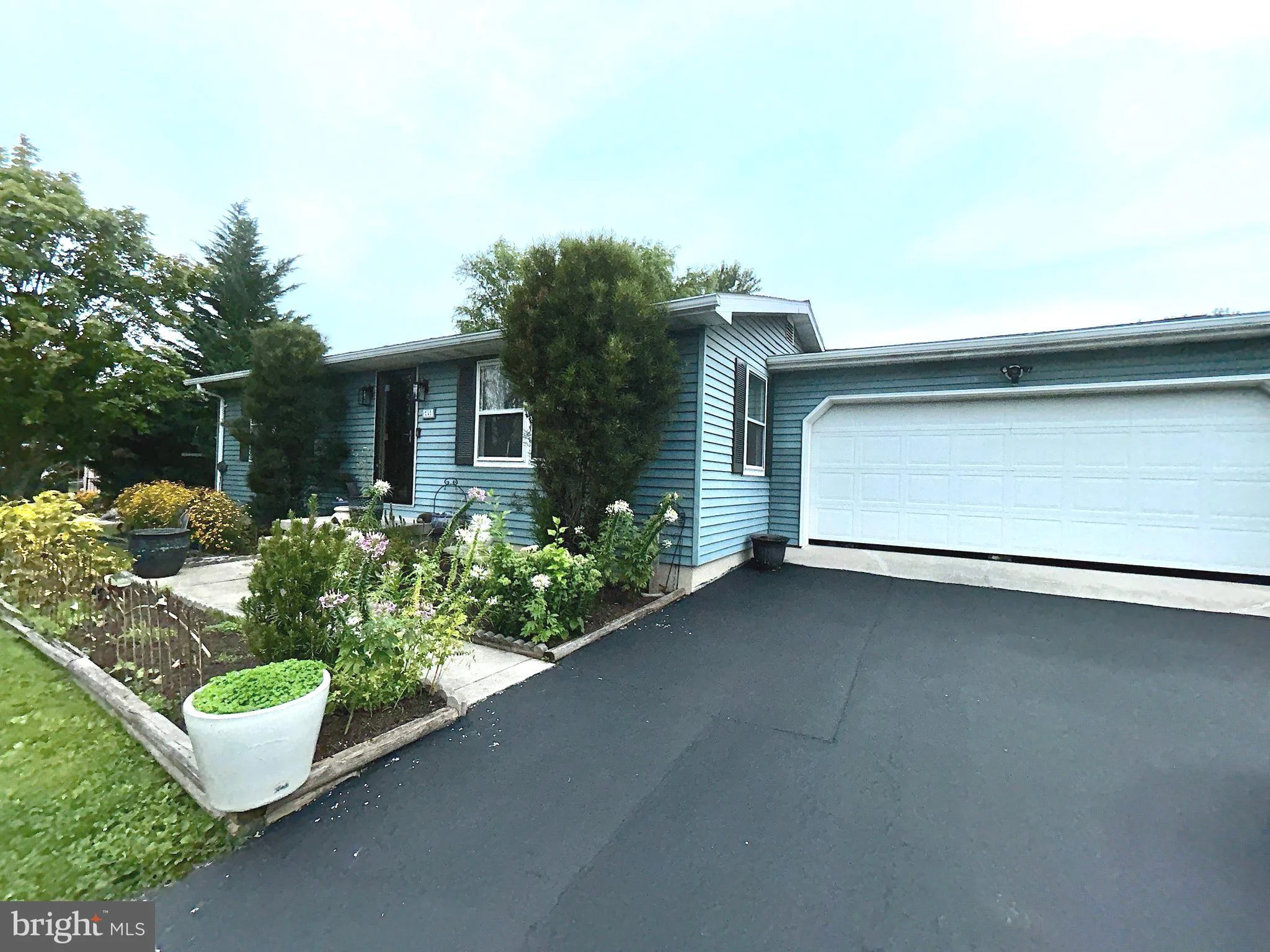 4 Corey Lane, New Oxford, PA, 17350