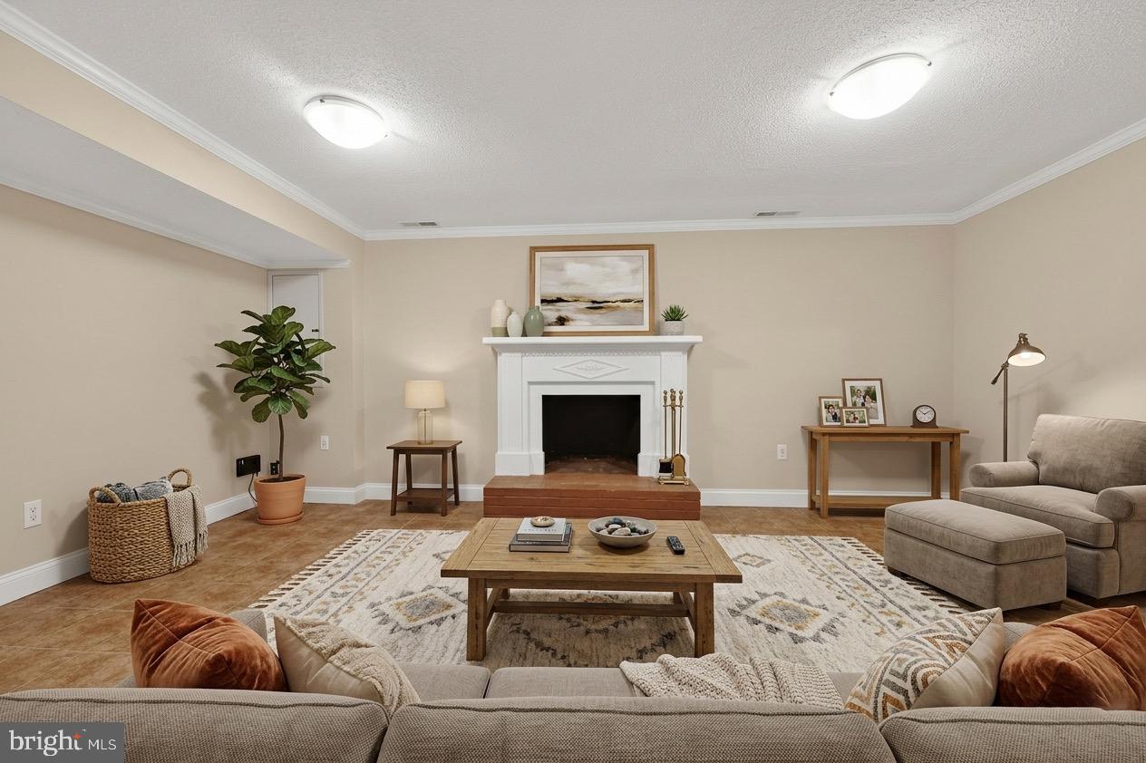 PINECREST HEIGHTS - Residential