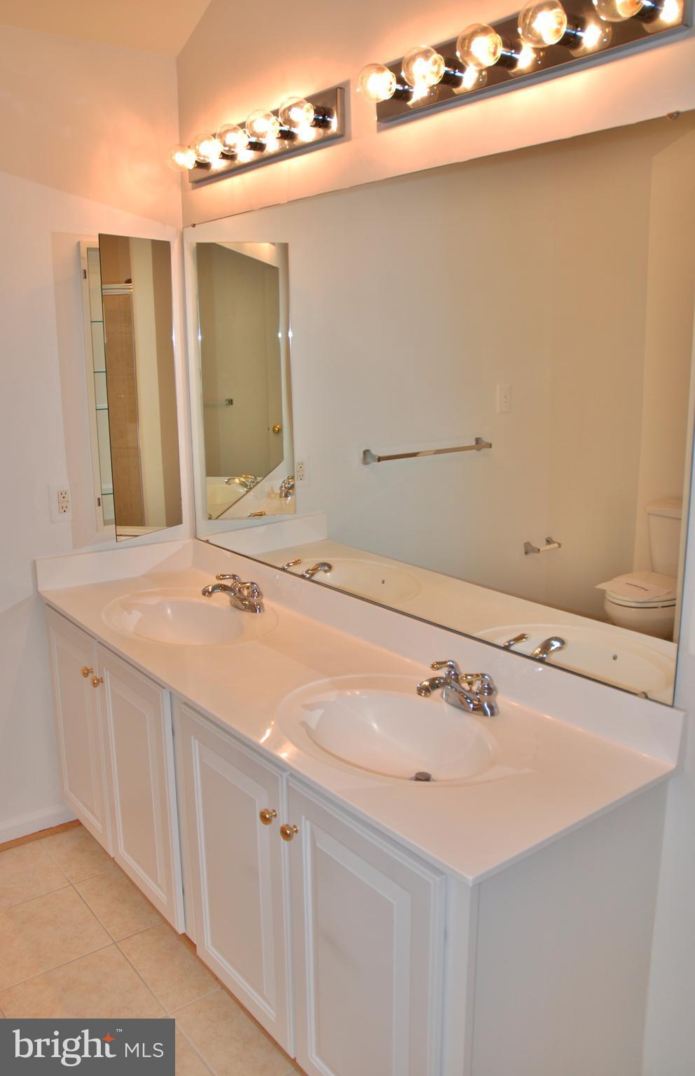 LAKELANDS - Residential