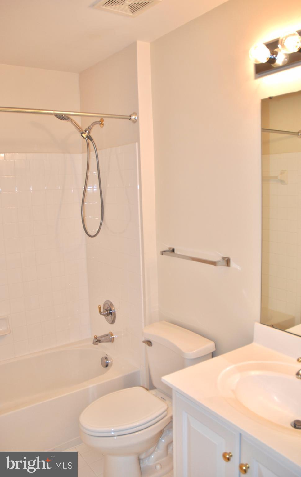 LAKELANDS - Residential