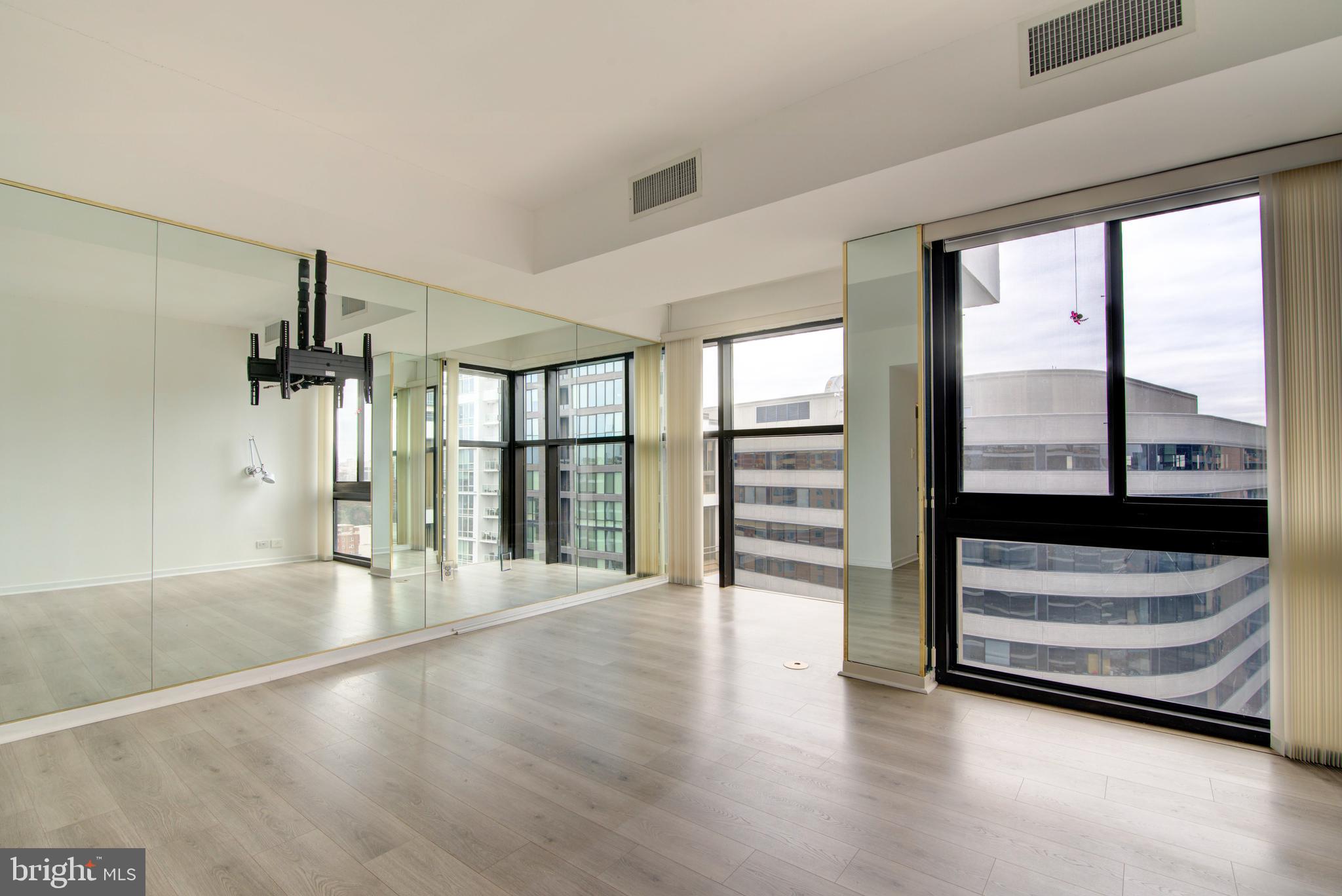 THE ATRIUM - Residential